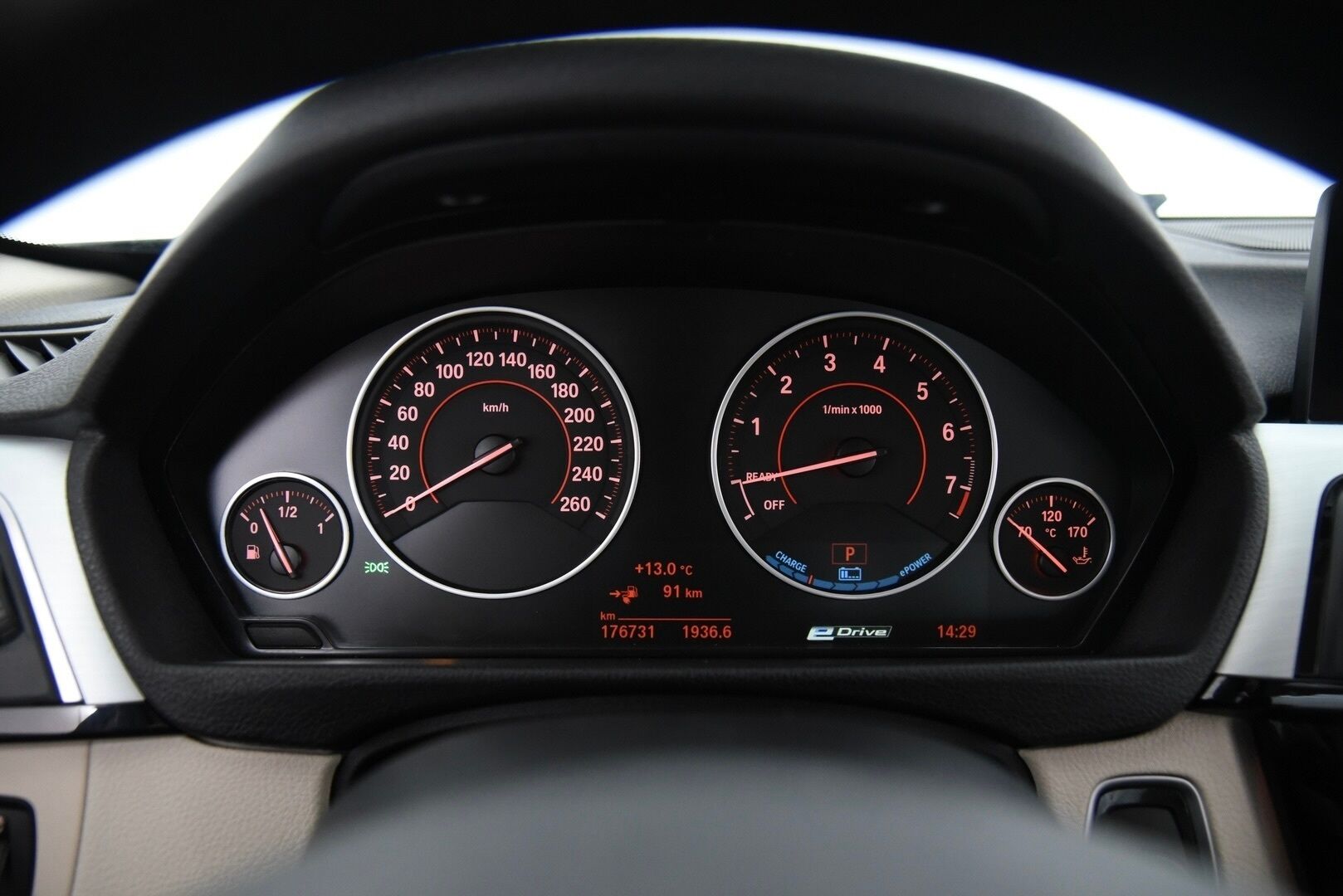 BMW 330 2017 F30 Sedan 330e A SportLine LCI / H&K / Prof.navi / LED / Vaaleat nahat / P-kamera - Merkkihuollettu / 2x Renkaat / Akku kuntotarkastettu - HULLUT AVAJAISHULINAT KORKOTARJOUS 3,29 %