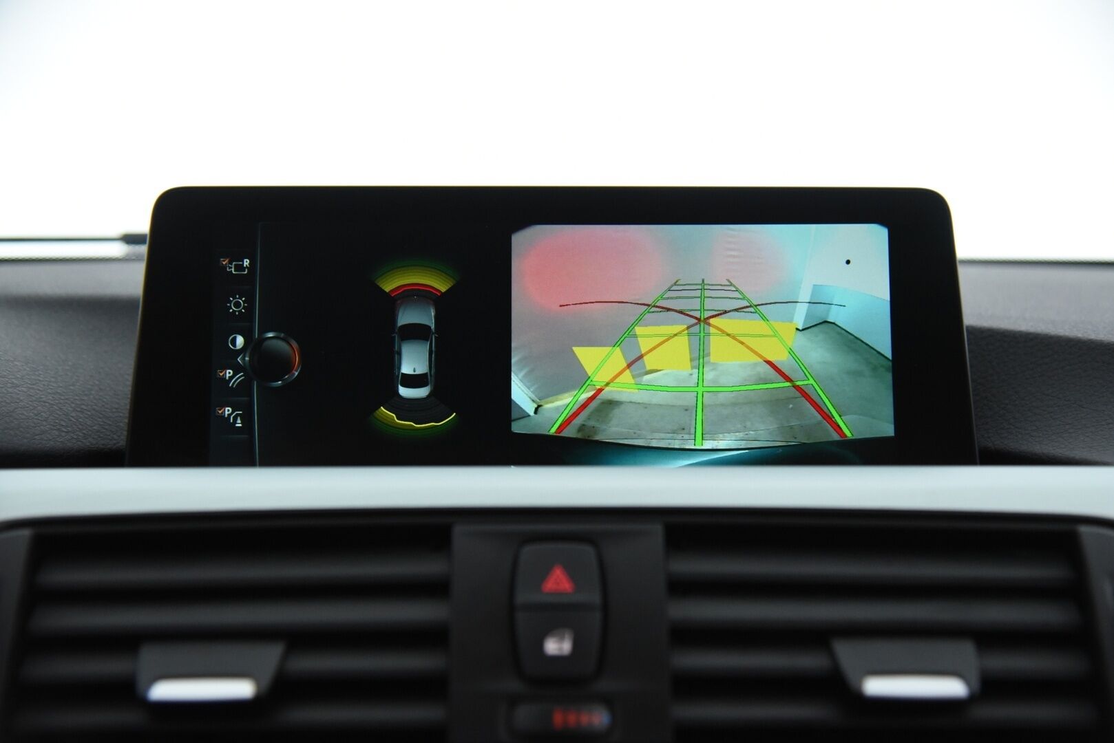 BMW 330 2017 F30 Sedan 330e A SportLine LCI / H&K / Prof.navi / LED / Vaaleat nahat / P-kamera - Merkkihuollettu / 2x Renkaat / Akku kuntotarkastettu - HULLUT AVAJAISHULINAT KORKOTARJOUS 3,29 %