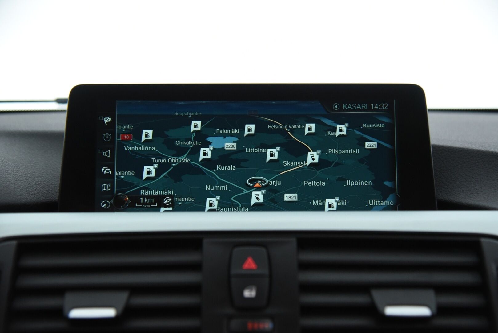 BMW 330 2017 F30 Sedan 330e A SportLine LCI / H&K / Prof.navi / LED / Vaaleat nahat / P-kamera - Merkkihuollettu / 2x Renkaat / Akku kuntotarkastettu - HULLUT AVAJAISHULINAT KORKOTARJOUS 3,29 %