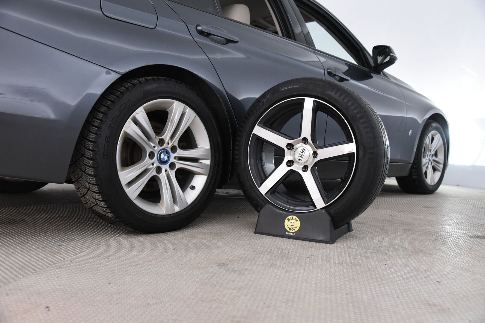 BMW 330 2017 330e iPerformance Sedan (AA) 4ov / Vaaleat nahat / Prof. Navi / H&K / P. Kamera & tutkat / LED / Merkkihuollettu - 2x Latauskaapelit & Renkaat aluvantein! Metalliväri!