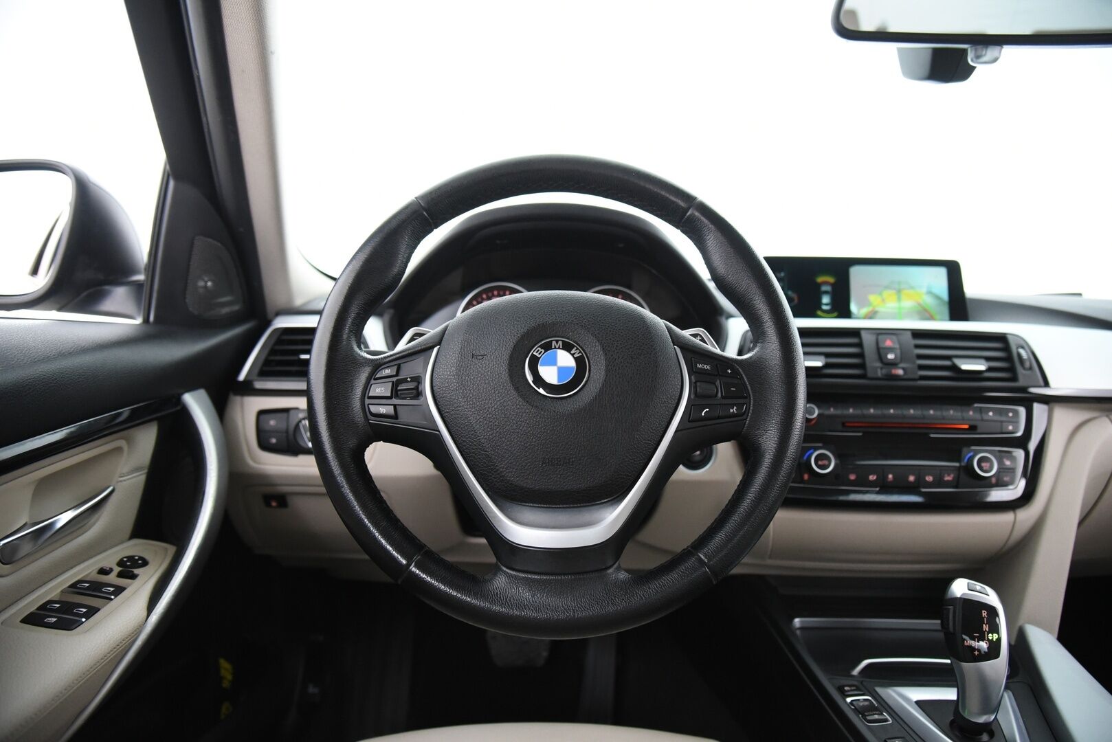 BMW 330 2017 F30 Sedan 330e A SportLine LCI / H&K / Prof.navi / LED / Vaaleat nahat / P-kamera - Merkkihuollettu / 2x Renkaat / Akku kuntotarkastettu - HULLUT AVAJAISHULINAT KORKOTARJOUS 3,29 %