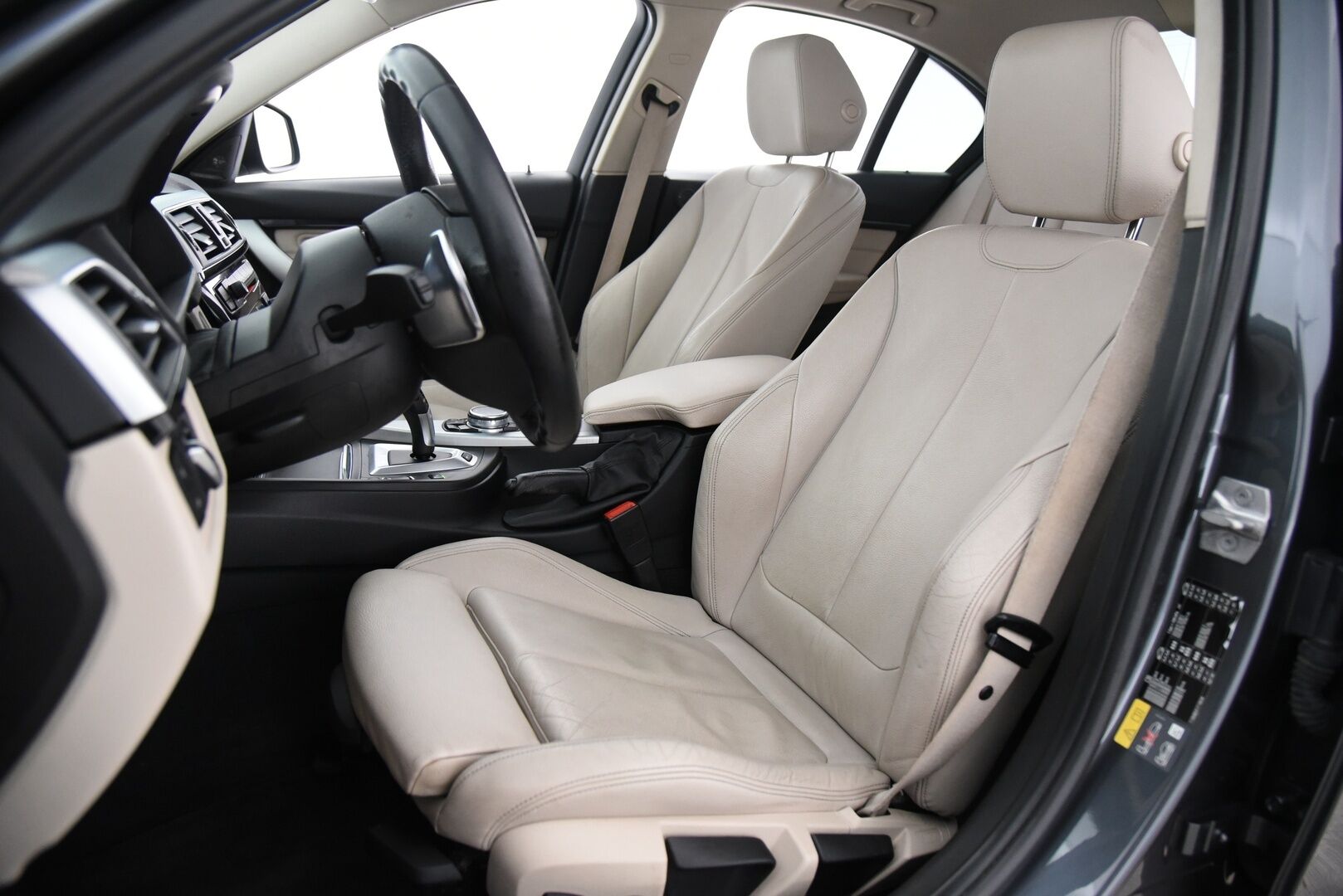 BMW 330 2017 F30 Sedan 330e A SportLine LCI / H&K / Prof.navi / LED / Vaaleat nahat / P-kamera - Merkkihuollettu / 2x Renkaat / Akku kuntotarkastettu - HULLUT AVAJAISHULINAT KORKOTARJOUS 3,29 %