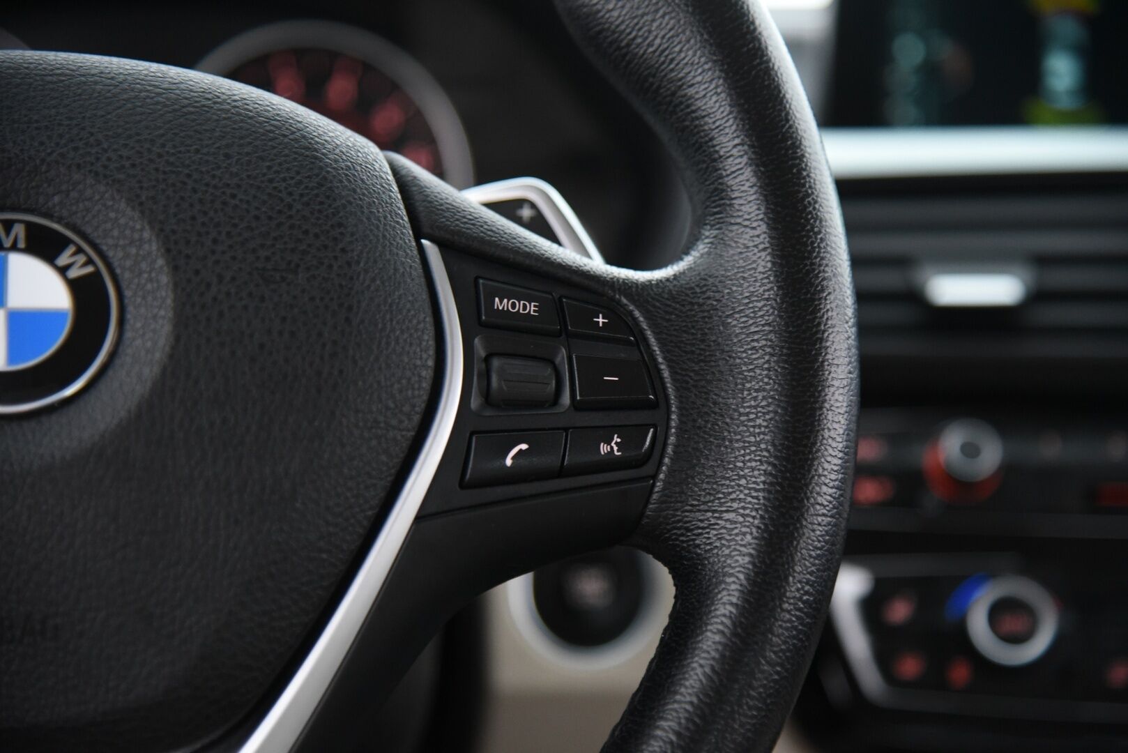 BMW 330 2017 F30 Sedan 330e A SportLine LCI / H&K / Prof.navi / LED / Vaaleat nahat / P-kamera - Merkkihuollettu / 2x Renkaat / Akku kuntotarkastettu - HULLUT AVAJAISHULINAT KORKOTARJOUS 3,29 %