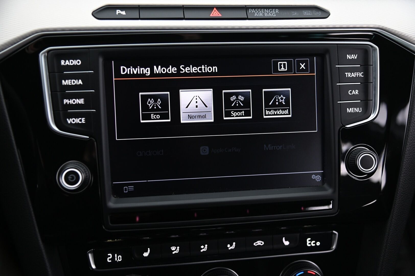 Volkswagen Passat 2016 Passat Variant GTE Plug-In Hybrid* Webasto / Digimittaristo / ACC / P.kamera / Koukku / Navi* - Ergo-Comfort Istuin / Ambient- valaistus / 2x renkaat vanteilla!