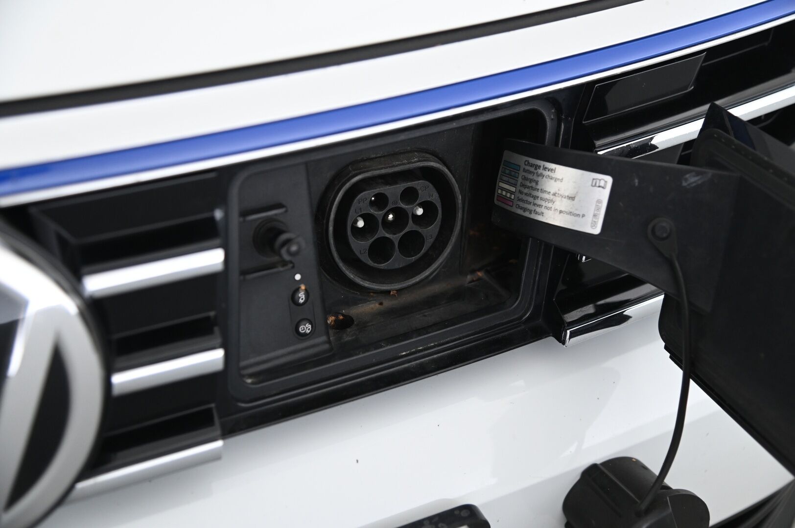 Volkswagen Passat 2016 Passat Variant GTE Plug-In Hybrid* Webasto / Digimittaristo / ACC / P.kamera / Koukku / Navi* - Ergo-Comfort Istuin / Ambient- valaistus / 2x renkaat vanteilla!