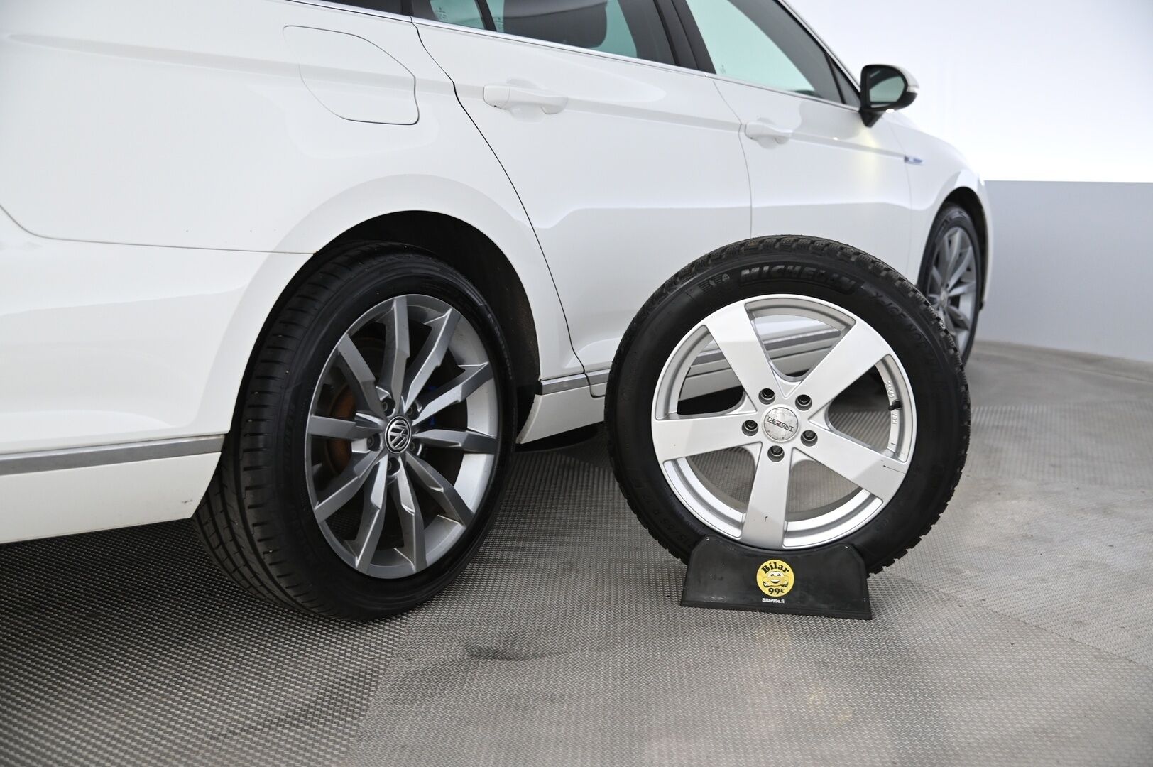 Volkswagen Passat 2016 Passat Variant GTE Plug-In Hybrid* Webasto / Digimittaristo / ACC / P.kamera / Koukku / Navi* - Ergo-Comfort Istuin / Ambient- valaistus / 2x renkaat vanteilla!