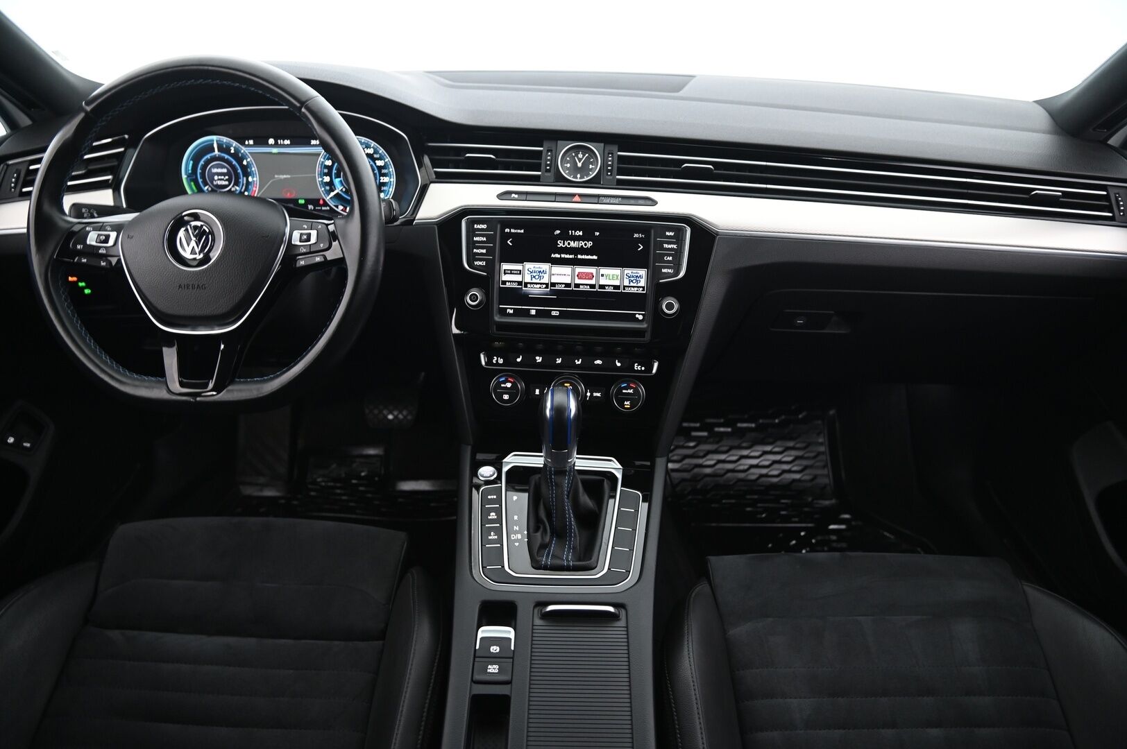 Volkswagen Passat 2016 Passat Variant GTE Plug-In Hybrid* Webasto / Digimittaristo / ACC / P.kamera / Koukku / Navi* - Ergo-Comfort Istuin / Ambient- valaistus / 2x renkaat vanteilla!