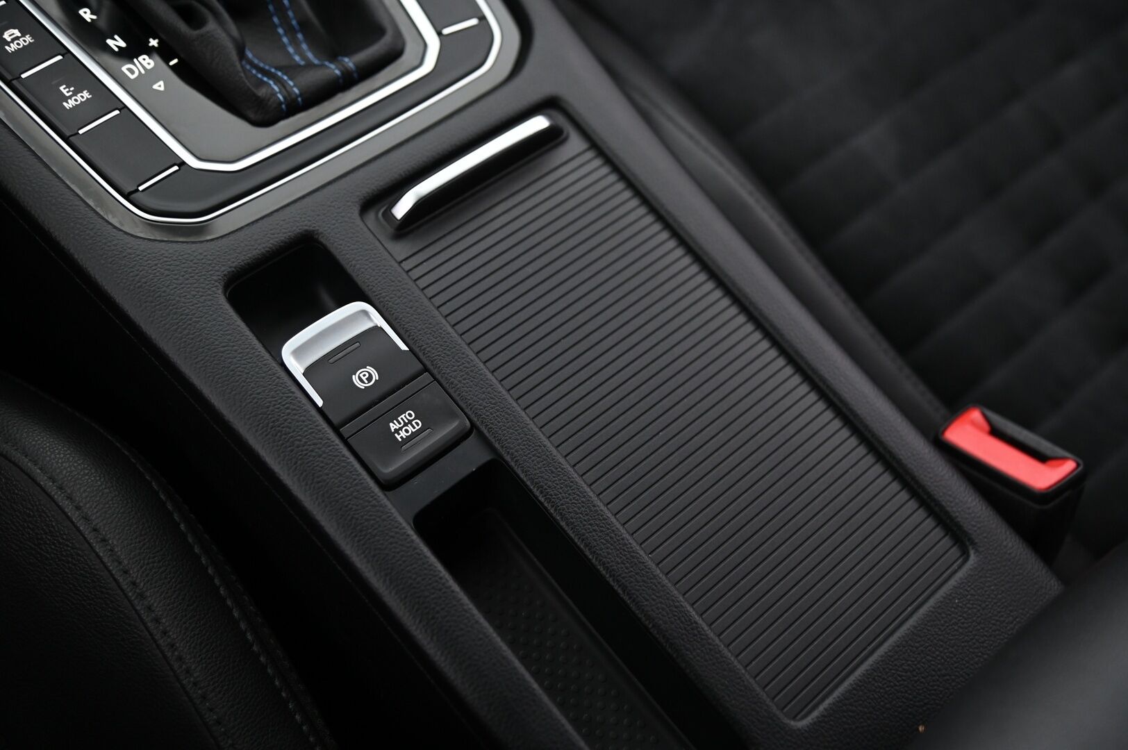 Volkswagen Passat 2016 Passat Variant GTE Plug-In Hybrid* Webasto / Digimittaristo / ACC / P.kamera / Koukku / Navi* - Ergo-Comfort Istuin / Ambient- valaistus / 2x renkaat vanteilla!