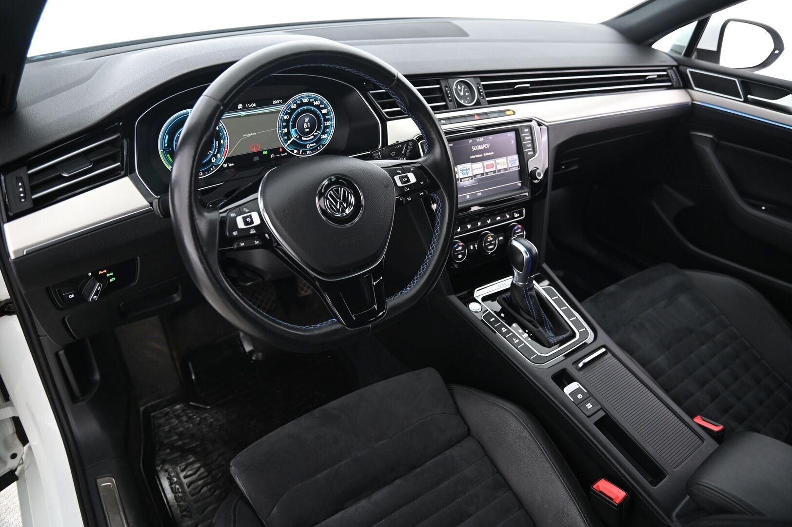 Volkswagen Passat 2016 Passat Variant GTE Plug-In Hybrid* Webasto / Digimittaristo / ACC / P.kamera / Koukku / Navi* - Ergo-Comfort Istuin / Ambient- valaistus / 2x renkaat vanteilla!