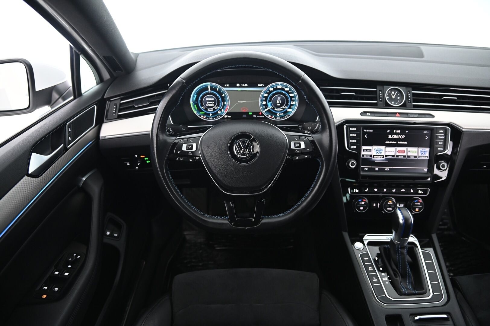 Volkswagen Passat 2016 Passat Variant GTE Plug-In Hybrid* Webasto / Digimittaristo / ACC / P.kamera / Koukku / Navi* - Ergo-Comfort Istuin / Ambient- valaistus / 2x renkaat vanteilla!
