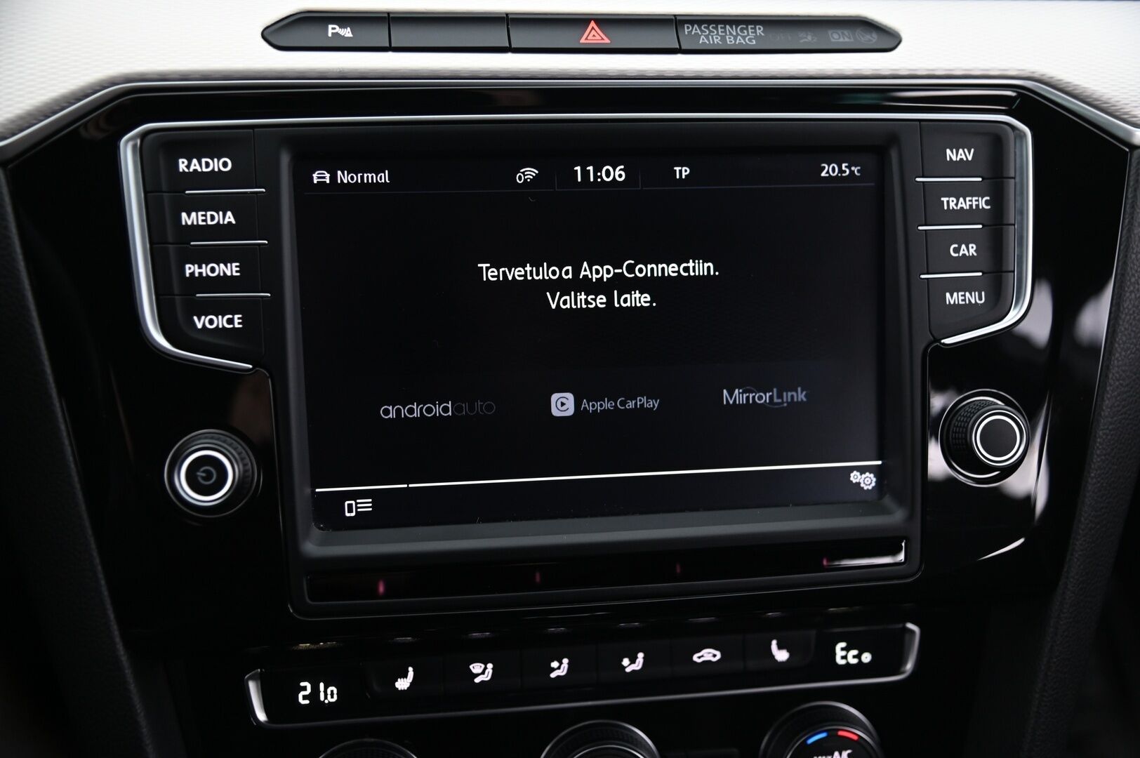Volkswagen Passat 2016 Passat Variant GTE Plug-In Hybrid* Webasto / Digimittaristo / ACC / P.kamera / Koukku / Navi* - Ergo-Comfort Istuin / Ambient- valaistus / 2x renkaat vanteilla!