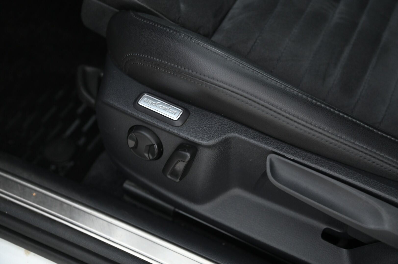 Volkswagen Passat 2016 Passat Variant GTE Plug-In Hybrid* Webasto / Digimittaristo / ACC / P.kamera / Koukku / Navi* - Ergo-Comfort Istuin / Ambient- valaistus / 2x renkaat vanteilla!