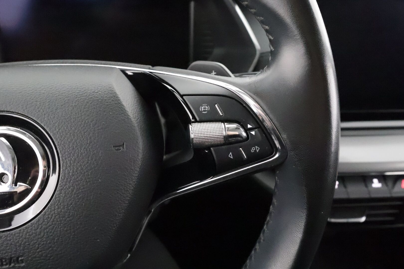 Skoda Octavia 2021 1,5 TSI Ambition eTEC DSG * Webasto / LED / P.tutkat / Digimittaristo / Vakkari / Kaistavahti / Keyless * - 1.om Suomiauto / Kahdet renkaat + Vanteet / Juuri huolettu!