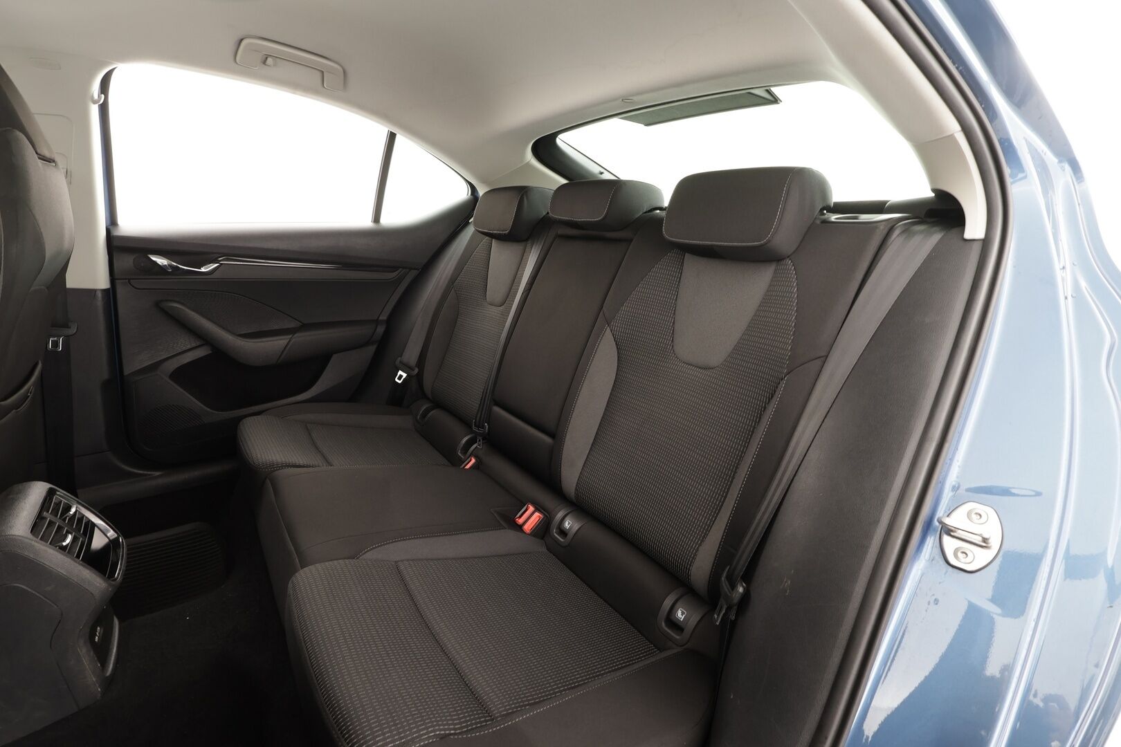 Skoda Octavia 2021 1,5 TSI Ambition eTEC DSG * Webasto / LED / P.tutkat / Digimittaristo / Vakkari / Kaistavahti / Keyless * - 1.om Suomiauto / Kahdet renkaat + Vanteet / Juuri huolettu!