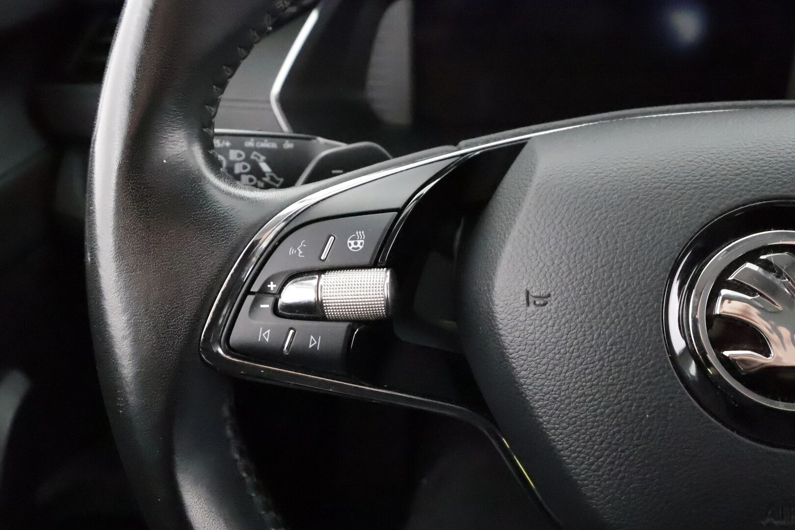 Skoda Octavia 2021 1,5 TSI Ambition eTEC DSG * Webasto / LED / P.tutkat / Digimittaristo / Vakkari / Kaistavahti / Keyless * - 1.om Suomiauto / Kahdet renkaat + Vanteet / Juuri huolettu!