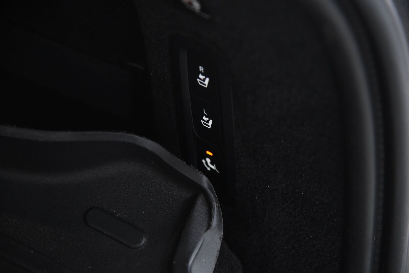 Volvo V90 2018 T5 BI-Fuel Momentum / Adapt.vak / Webasto / HUD / P-kamera / Keyless / VOC / Navi - 55l Bensatankki & 18kg kaasutankki / 2x renkaat Volvon aluvanteilla! / Tulossa myyntiin!