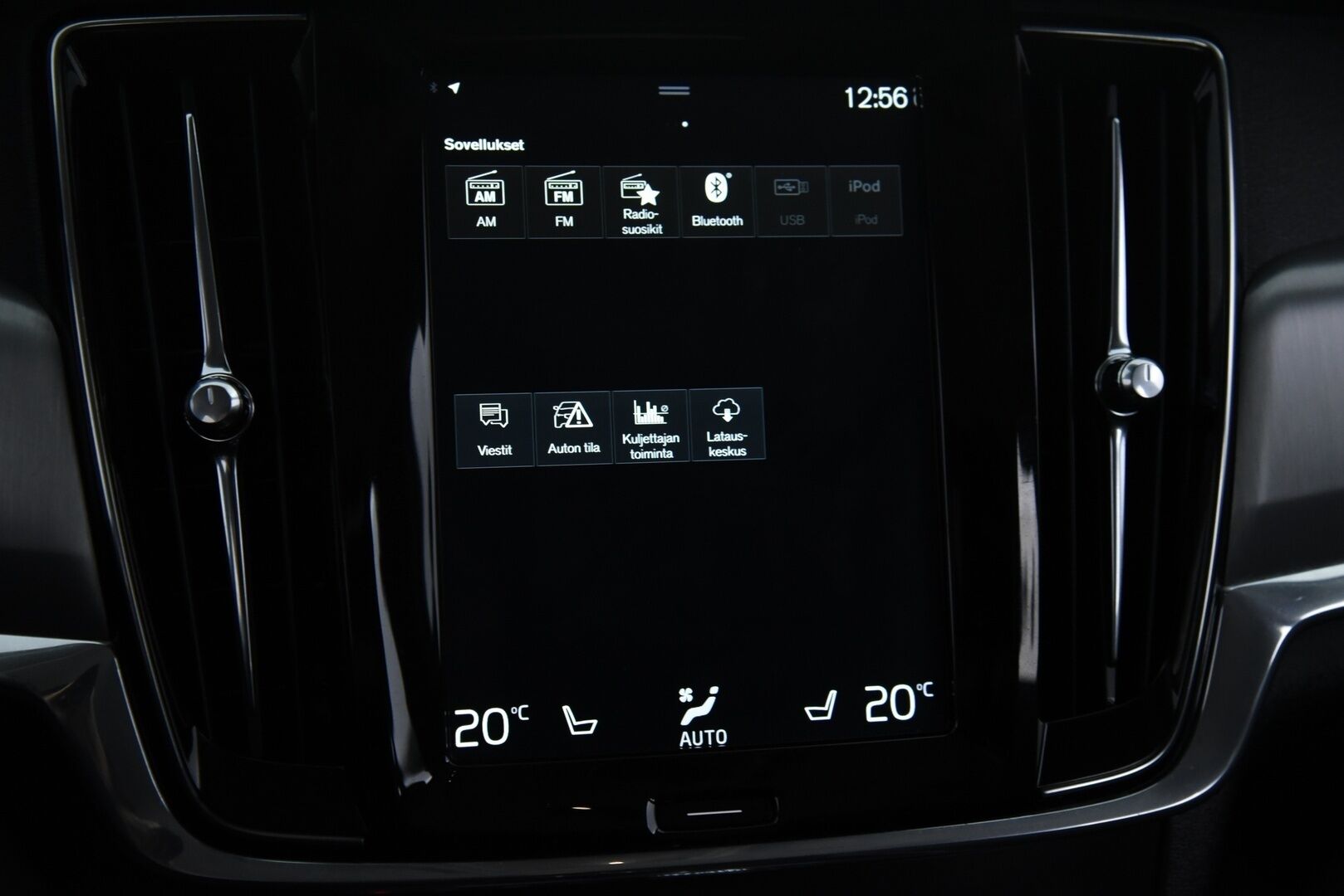 Volvo V90 2018 T5 BI-Fuel Momentum / Adapt.vak / Webasto / HUD / P-kamera / Keyless / VOC / Navi - 55l Bensatankki & 18kg kaasutankki / 2x renkaat Volvon aluvanteilla! / Tulossa myyntiin!