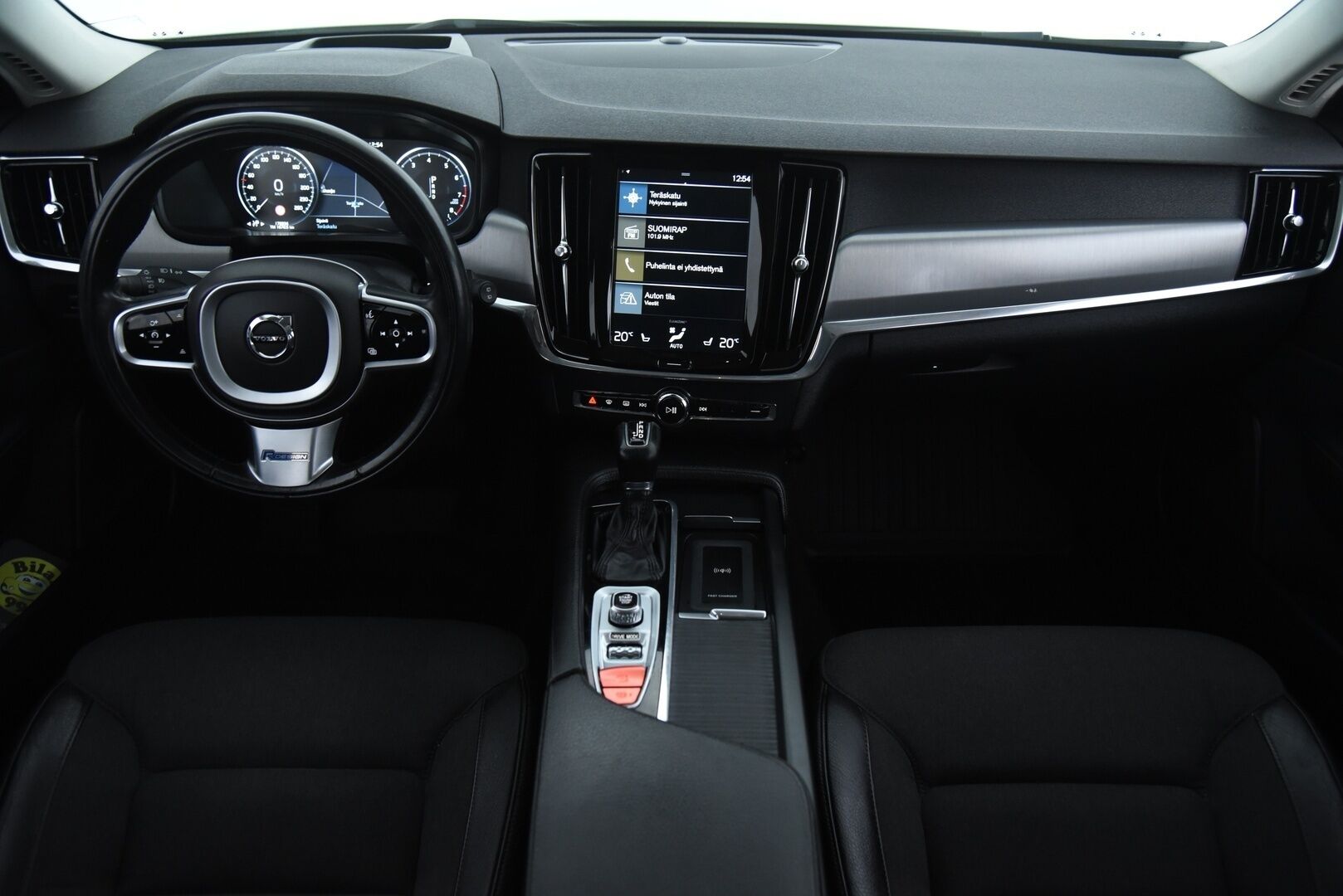 Volvo V90 2018 T5 BI-Fuel Momentum / Adapt.vak / Webasto / HUD / P-kamera / Keyless / VOC / Navi - 55l Bensatankki & 18kg kaasutankki / 2x renkaat Volvon aluvanteilla! / Tulossa myyntiin!