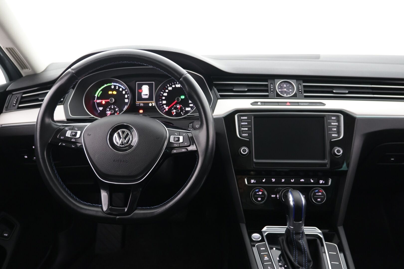 Volkswagen Passat 2016 Variant GTE Plug-In Hybrid 160 kW DSG / Panorama katto / 360 kamerat / Navi / Vetokoukku /*- YritysOutlet - Myydään vain yrityksille -*