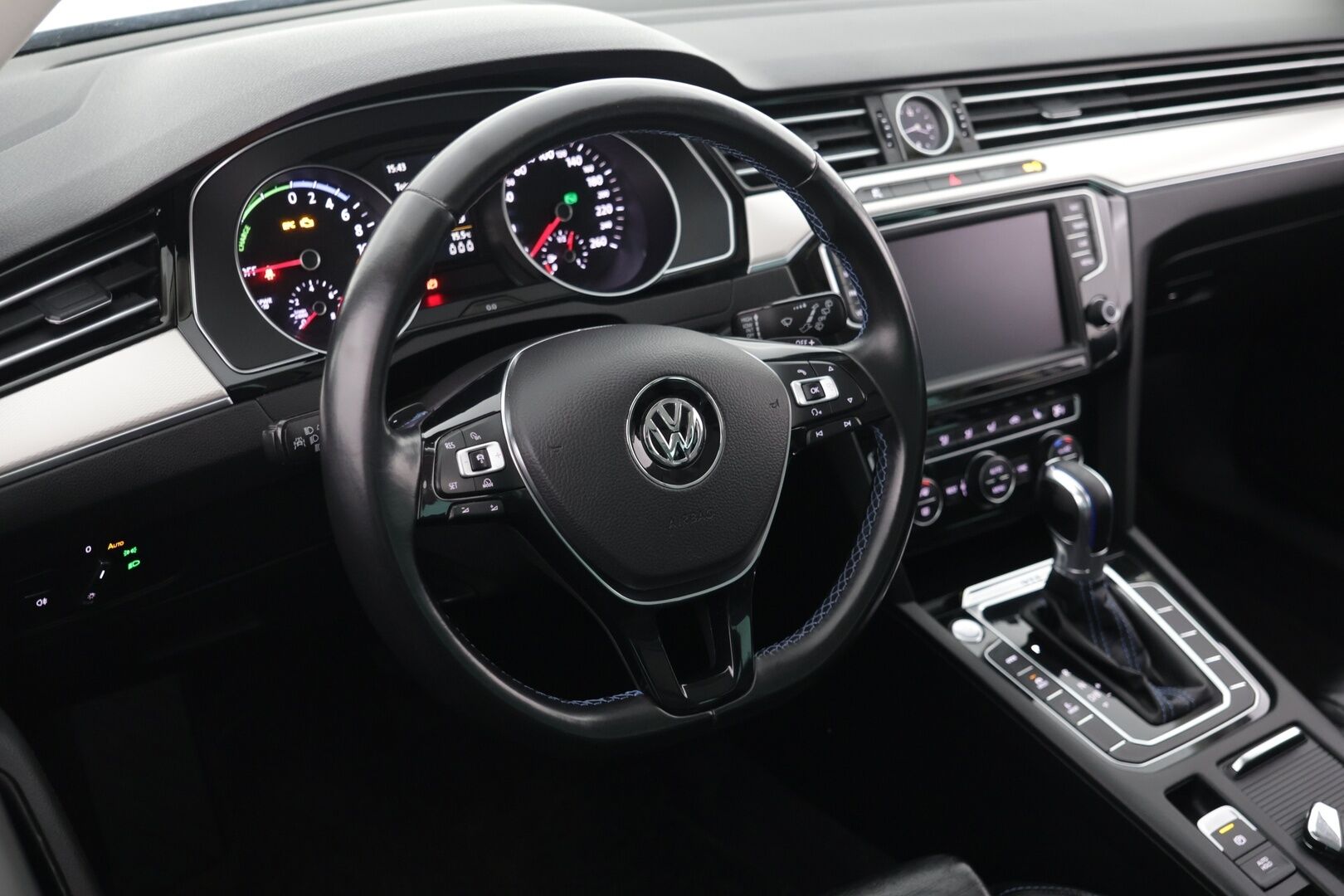 Volkswagen Passat 2016 Variant GTE Plug-In Hybrid 160 kW DSG / Panorama katto / 360 kamerat / Navi / Vetokoukku /*- YritysOutlet - Myydään vain yrityksille -*