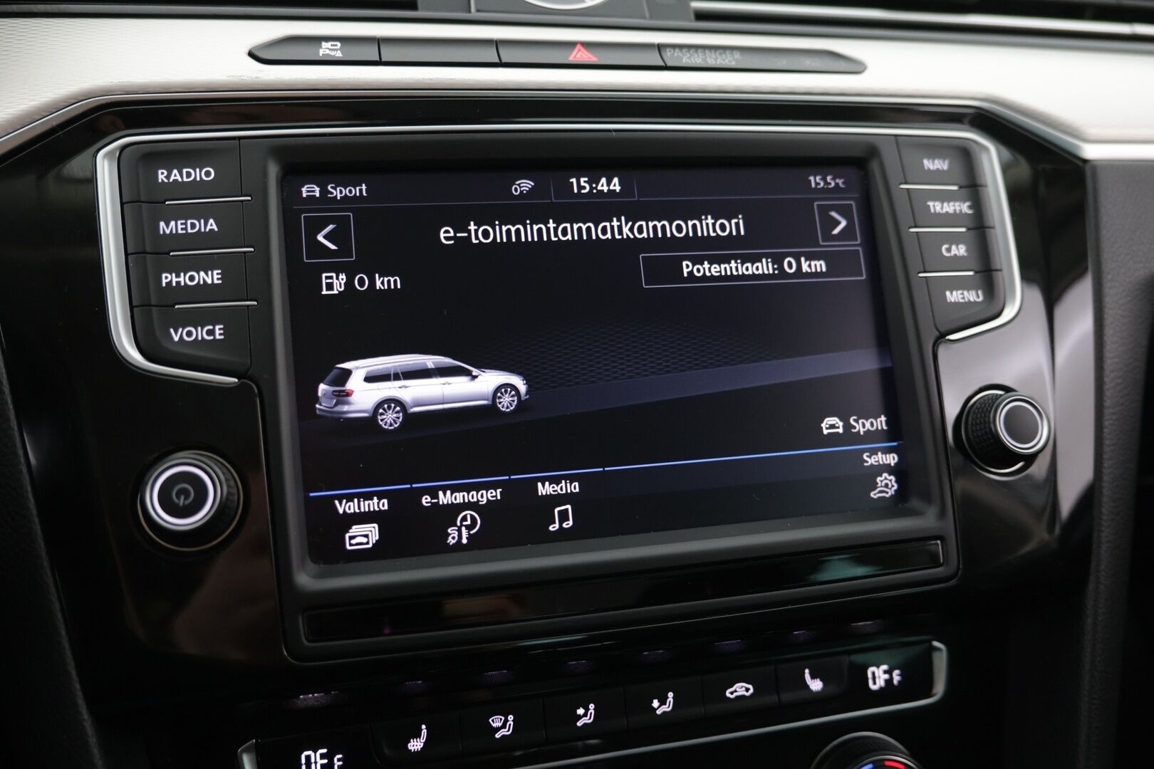 Volkswagen Passat 2016 Variant GTE Plug-In Hybrid 160 kW DSG / Panorama katto / 360 kamerat / Navi / Vetokoukku /*- YritysOutlet - Myydään vain yrityksille -*