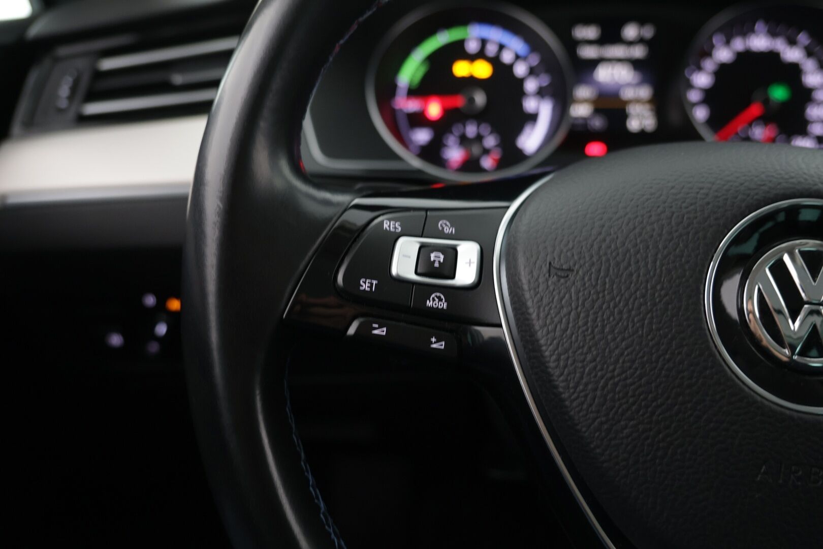 Volkswagen Passat 2016 Variant GTE Plug-In Hybrid 160 kW DSG / Panorama katto / 360 kamerat / Navi / Vetokoukku /*- YritysOutlet - Myydään vain yrityksille -*