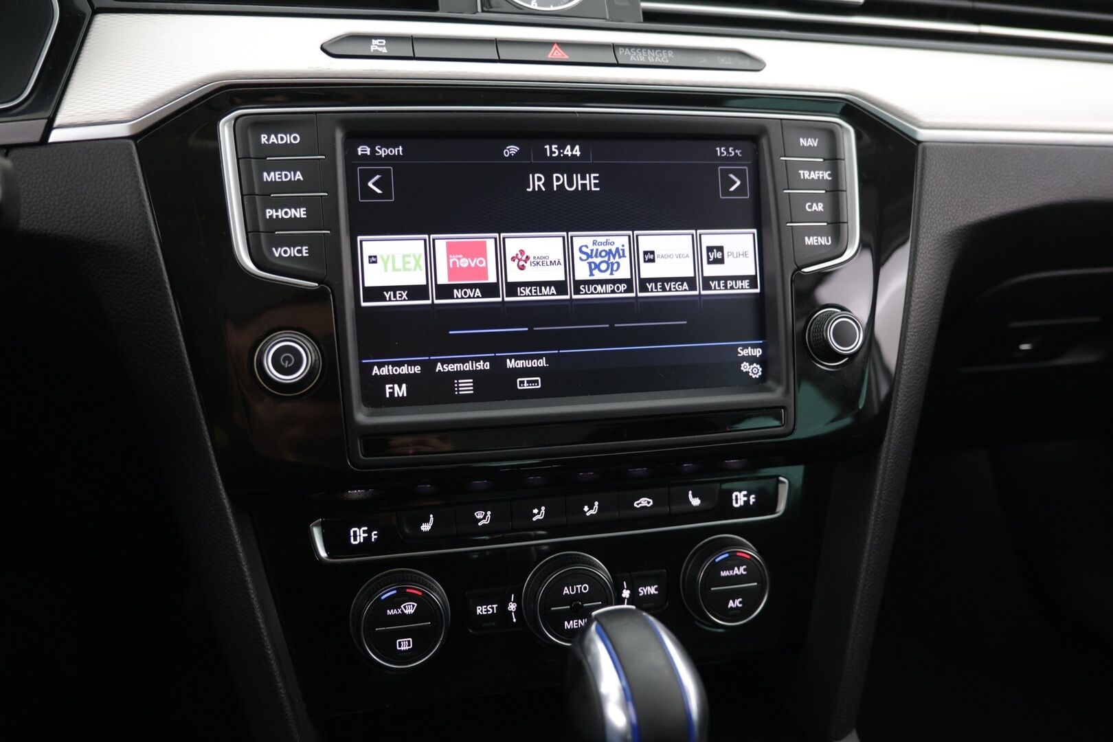 Volkswagen Passat 2016 Variant GTE Plug-In Hybrid 160 kW DSG / Panorama katto / 360 kamerat / Navi / Vetokoukku /*- YritysOutlet - Myydään vain yrityksille -*