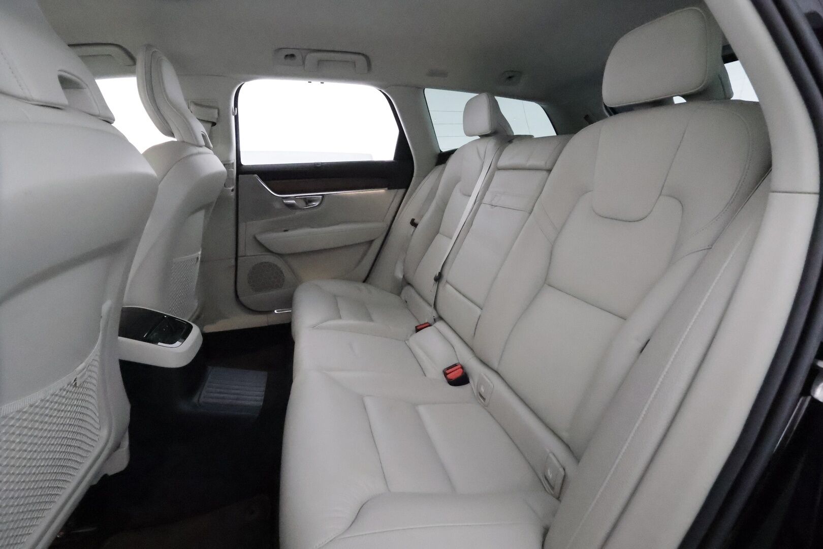 Volvo V90 2022 T6 TwE AWD Business Inscription aut **Webasto / Koukku / Adapt.Vakkari / Full-LED / P.kamera / Sporttinahat Muistilla** - 3,99 % KORKOTARJOUS TÄHÄN AUTOON - 1-om Suomi-auto / Akku kuntotarkastettu / 2x Latauskaapelit / Kahdet Renkaat / Merkkihuollettu!