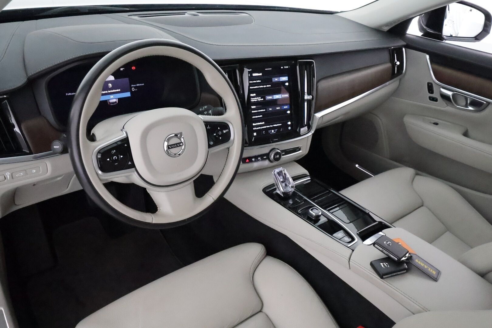 Volvo V90 2022 T6 TwE AWD Business Inscription aut **Webasto / Koukku / Adapt.Vakkari / Full-LED / P.kamera / Sporttinahat Muistilla** - 3,99 % KORKOTARJOUS TÄHÄN AUTOON - 1-om Suomi-auto / Akku kuntotarkastettu / 2x Latauskaapelit / Kahdet Renkaat / Merkkihuollettu!