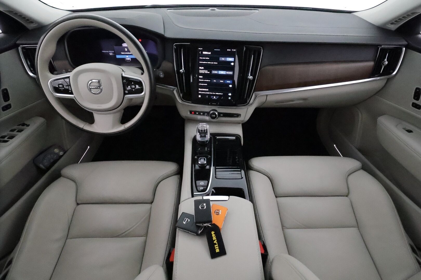 Volvo V90 2022 T6 TwE AWD Business Inscription aut **Webasto / Koukku / Adapt.Vakkari / Full-LED / P.kamera / Sporttinahat Muistilla** - 3,99 % KORKOTARJOUS TÄHÄN AUTOON - 1-om Suomi-auto / Akku kuntotarkastettu / 2x Latauskaapelit / Kahdet Renkaat / Merkkihuollettu!
