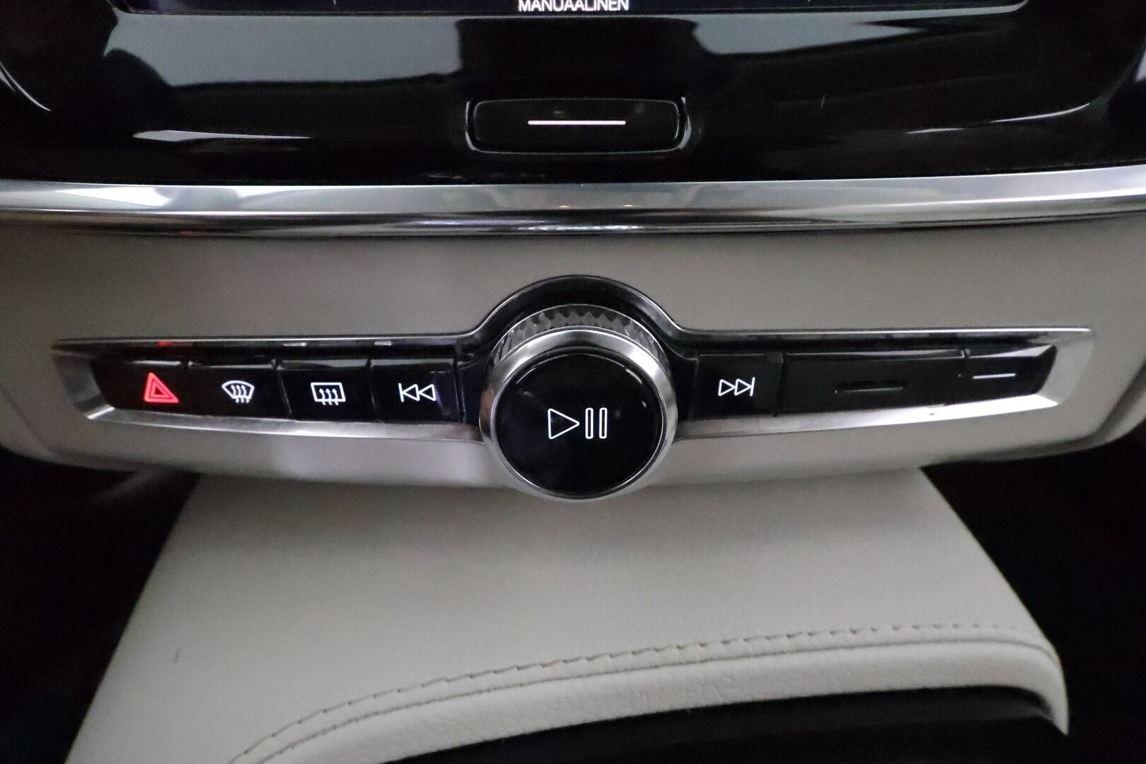 Volvo V90 2022 T6 TwE AWD Business Inscription aut **Webasto / Koukku / Adapt.Vakkari / Full-LED / P.kamera / Sporttinahat Muistilla** - 3,99 % KORKOTARJOUS TÄHÄN AUTOON - 1-om Suomi-auto / Akku kuntotarkastettu / 2x Latauskaapelit / Kahdet Renkaat / Merkkihuollettu!