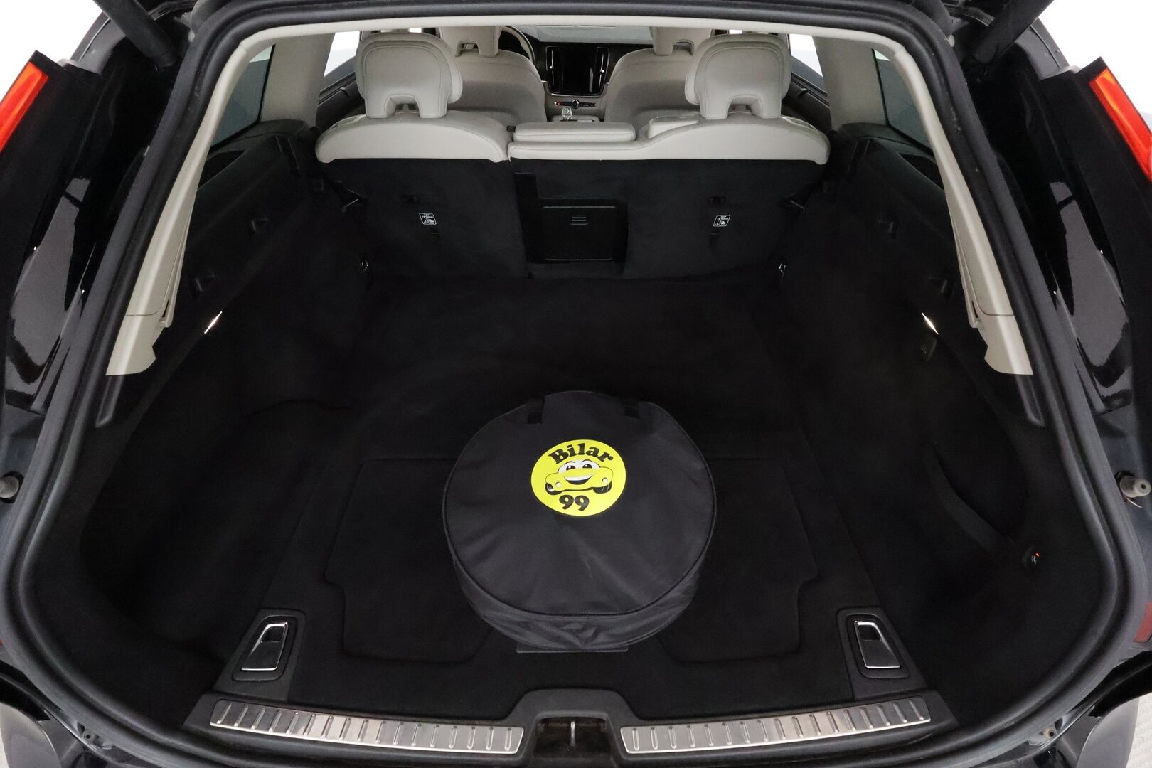 Volvo V90 2022 T6 TwE AWD Business Inscription aut **Webasto / Koukku / Adapt.Vakkari / Full-LED / P.kamera / Sporttinahat Muistilla** - 3,99 % KORKOTARJOUS TÄHÄN AUTOON - 1-om Suomi-auto / Akku kuntotarkastettu / 2x Latauskaapelit / Kahdet Renkaat / Merkkihuollettu!