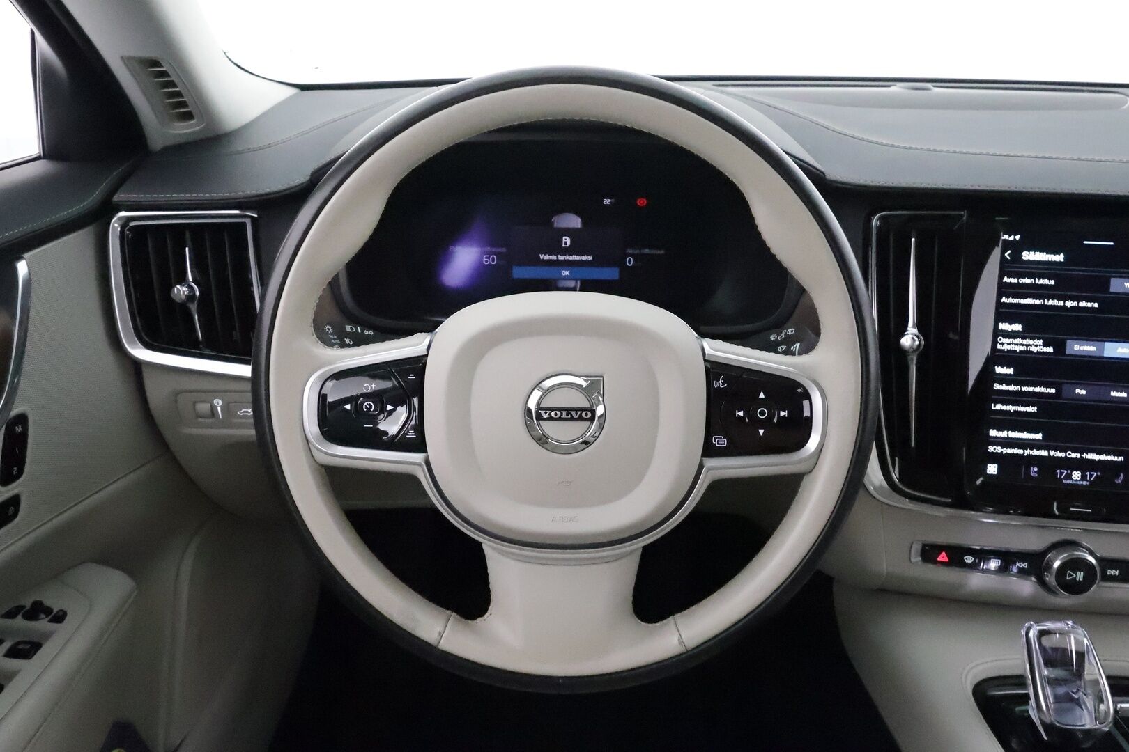 Volvo V90 2022 T6 TwE AWD Business Inscription aut **Webasto / Koukku / Adapt.Vakkari / Full-LED / P.kamera / Sporttinahat Muistilla** - 3,99 % KORKOTARJOUS TÄHÄN AUTOON - 1-om Suomi-auto / Akku kuntotarkastettu / 2x Latauskaapelit / Kahdet Renkaat / Merkkihuollettu!