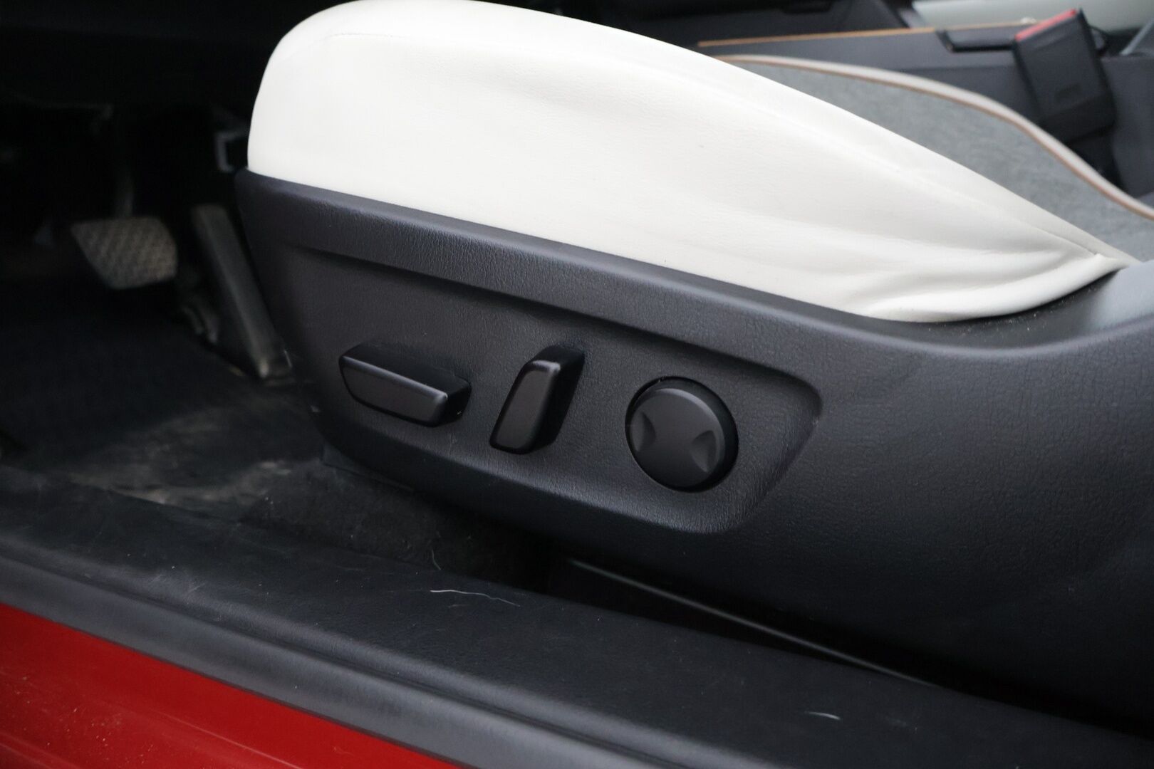 Mazda MX-30 2021 35,5 kWh e-Skyactiv Luxury * HUD / Bose / Keyless. /  360 P-Kamera / ACC / Kaistavahti / Sähköpenkki muistilla* - Huollot on ajantasalla / Renkaat ajokuntoiset / Juuri katsastettu * - Osta nyt, maksa vasta ensi vuonna