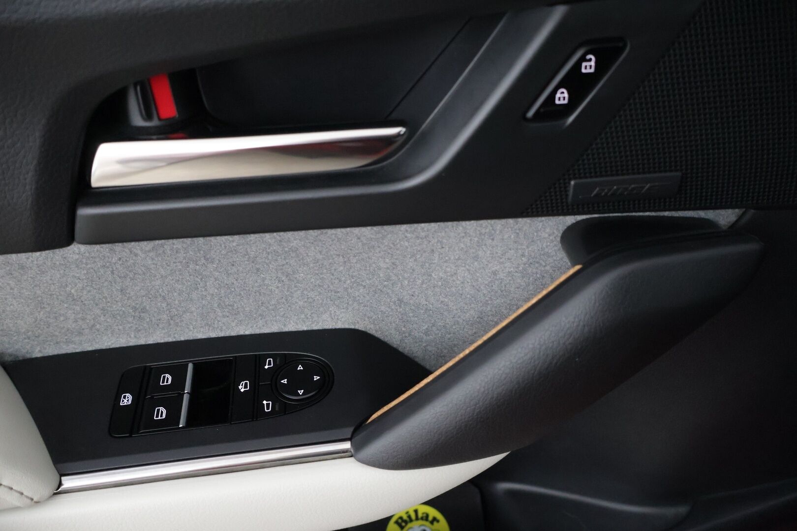 Mazda MX-30 2021 35,5 kWh e-Skyactiv Luxury * HUD / Bose / Keyless. /  360 P-Kamera / ACC / Kaistavahti / Sähköpenkki muistilla* - Huollot on ajantasalla / Renkaat ajokuntoiset / Juuri katsastettu * - HULLUT VÄLIPÄIVÄT KORKOTARJOUS 2,49%