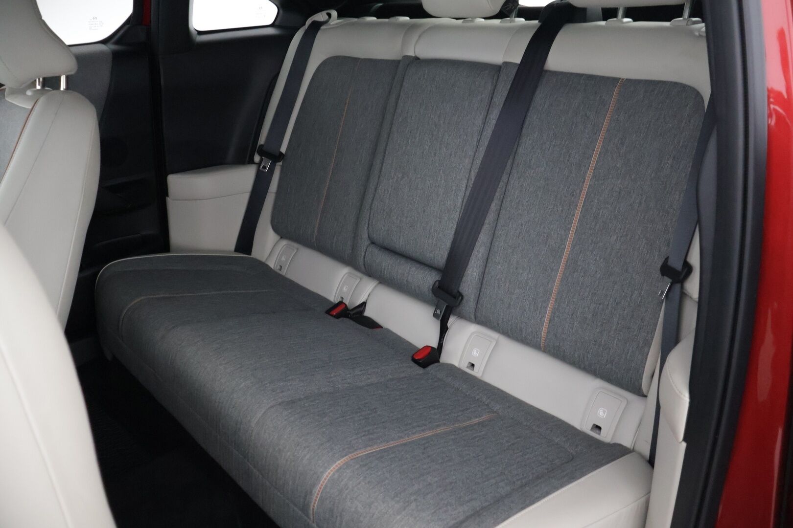 Mazda MX-30 2021 35,5 kWh e-Skyactiv Luxury * HUD / Bose / Keyless. /  360 P-Kamera / ACC / Kaistavahti / Sähköpenkki muistilla* - Huollot on ajantasalla / Renkaat ajokuntoiset / Juuri katsastettu * - HULLUT VÄLIPÄIVÄT KORKOTARJOUS 2,49%