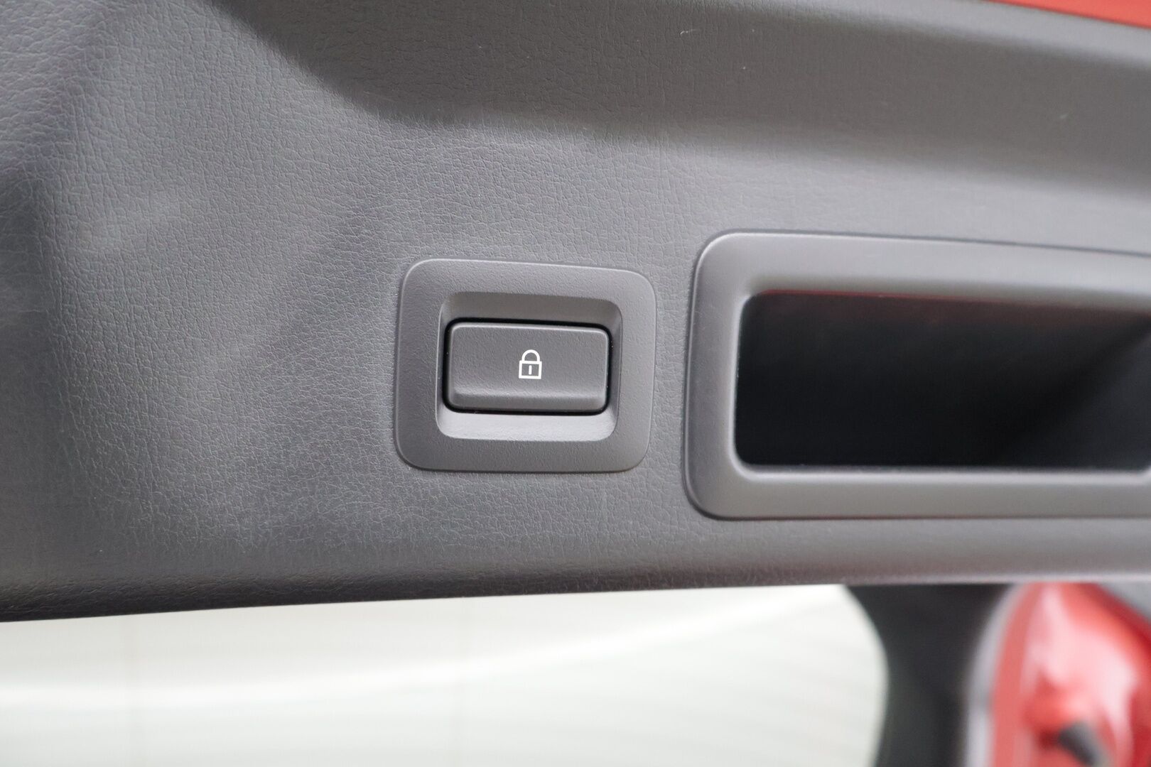 Mazda MX-30 2021 35,5 kWh e-Skyactiv Luxury * HUD / Bose / Keyless. /  360 P-Kamera / ACC / Kaistavahti / Sähköpenkki muistilla* - Huollot on ajantasalla / Renkaat ajokuntoiset / Juuri katsastettu * - HULLUT VÄLIPÄIVÄT KORKOTARJOUS 2,49%