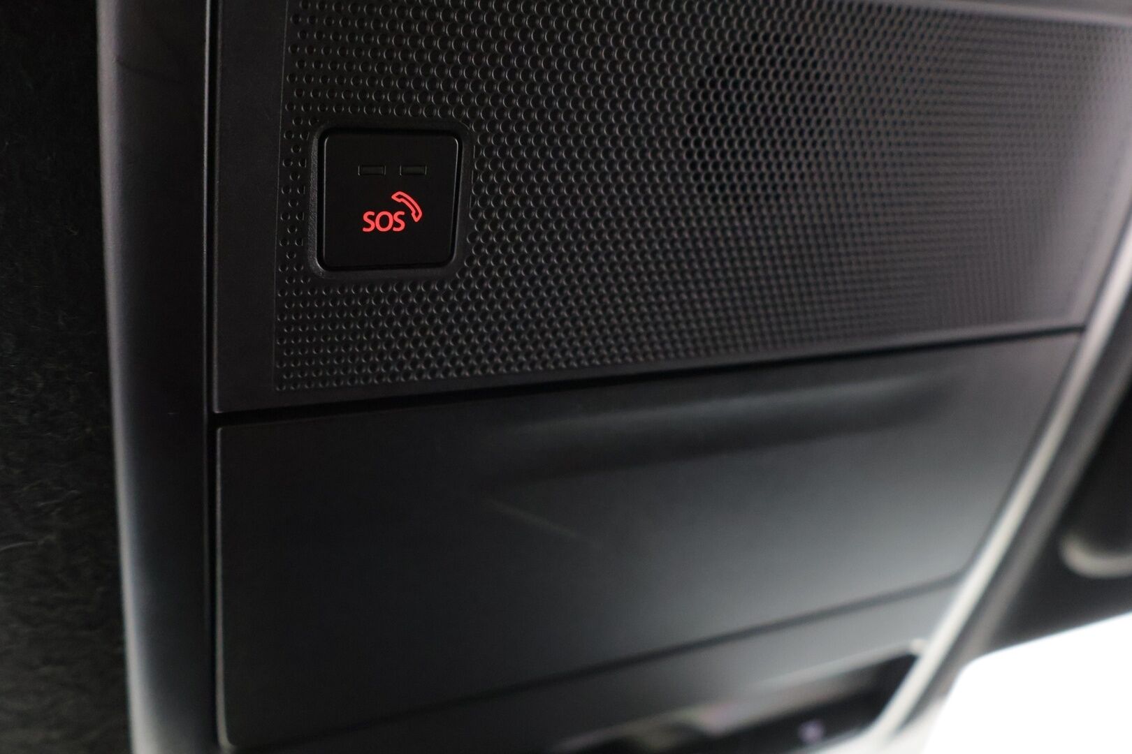 Mazda MX-30 2021 35,5 kWh e-Skyactiv Luxury * HUD / Bose / Keyless. /  360 P-Kamera / ACC / Kaistavahti / Sähköpenkki muistilla* - Huollot on ajantasalla / Renkaat ajokuntoiset / Juuri katsastettu * - Osta nyt, maksa vasta ensi vuonna