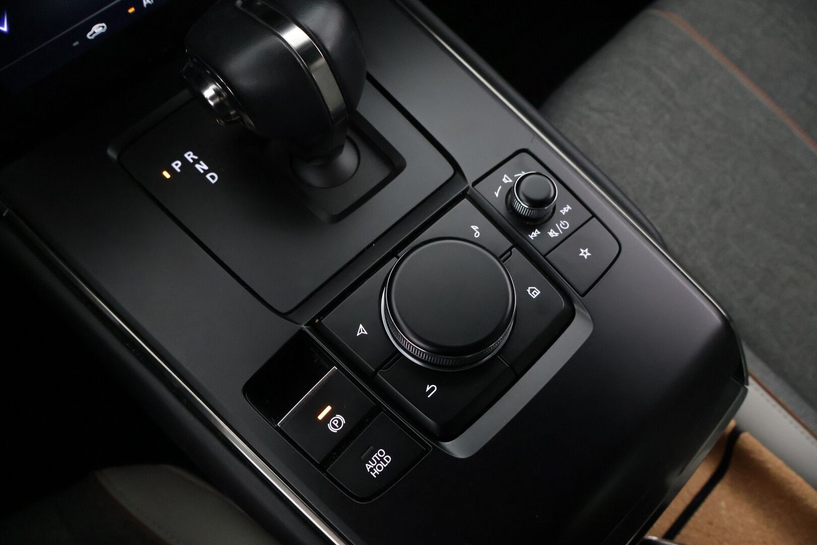 Mazda MX-30 2021 35,5 kWh e-Skyactiv Luxury * HUD / Bose / Keyless. /  360 P-Kamera / ACC / Kaistavahti / Sähköpenkki muistilla* - Huollot on ajantasalla / Renkaat ajokuntoiset / Juuri katsastettu * - HULLUT VÄLIPÄIVÄT KORKOTARJOUS 2,49%