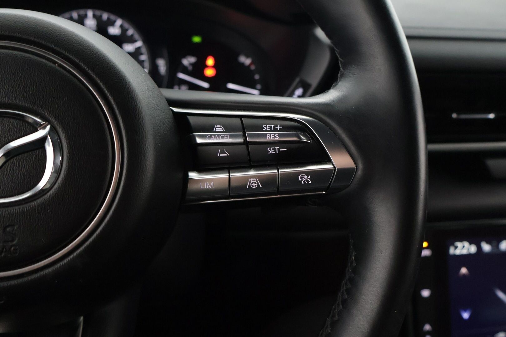 Mazda MX-30 2021 35,5 kWh e-Skyactiv Luxury * HUD / Bose / Keyless. /  360 P-Kamera / ACC / Kaistavahti / Sähköpenkki muistilla* - Huollot on ajantasalla / Renkaat ajokuntoiset / Juuri katsastettu * - Osta nyt, maksa vasta ensi vuonna