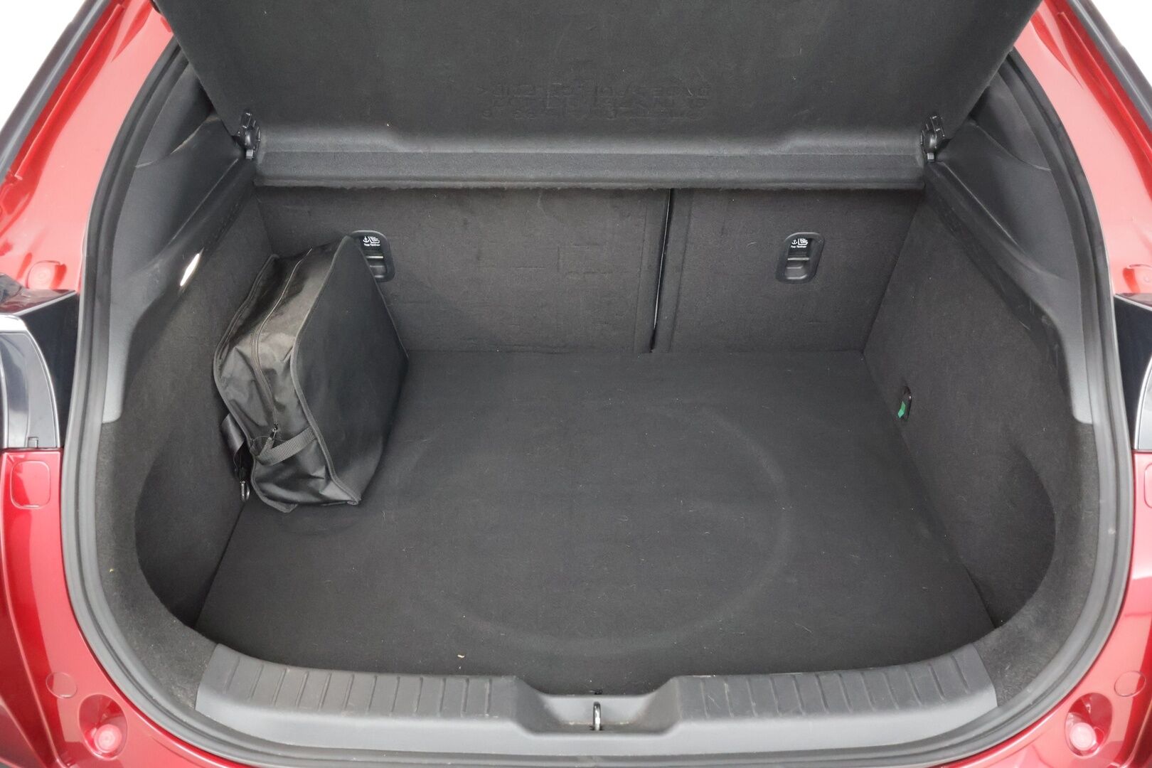 Mazda MX-30 2021 35,5 kWh e-Skyactiv Luxury * HUD / Bose / Keyless. /  360 P-Kamera / ACC / Kaistavahti / Sähköpenkki muistilla* - Huollot on ajantasalla / Renkaat ajokuntoiset / Juuri katsastettu * - HULLUT VÄLIPÄIVÄT KORKOTARJOUS 2,49%