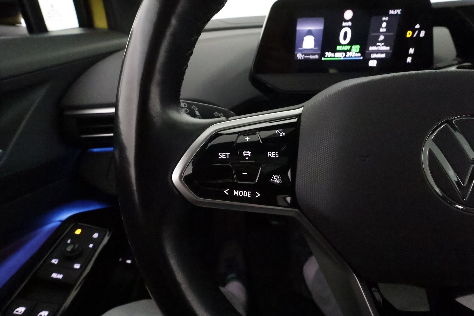 Volkswagen ID.4 2021 Pro Performance 1ST Max 150 kW, akku 77 kWh *ACC / HUD / Panorama / Muistipenkit hieronnalla / IQ.Light / ILP / 360° / Navi* - 1.Om Suomi-auto / Akku kuntotarkastettu / Kahdet renkaat aluvanteilla - HULLU BLACKWEEK KORKOTARJOUS 2,49%