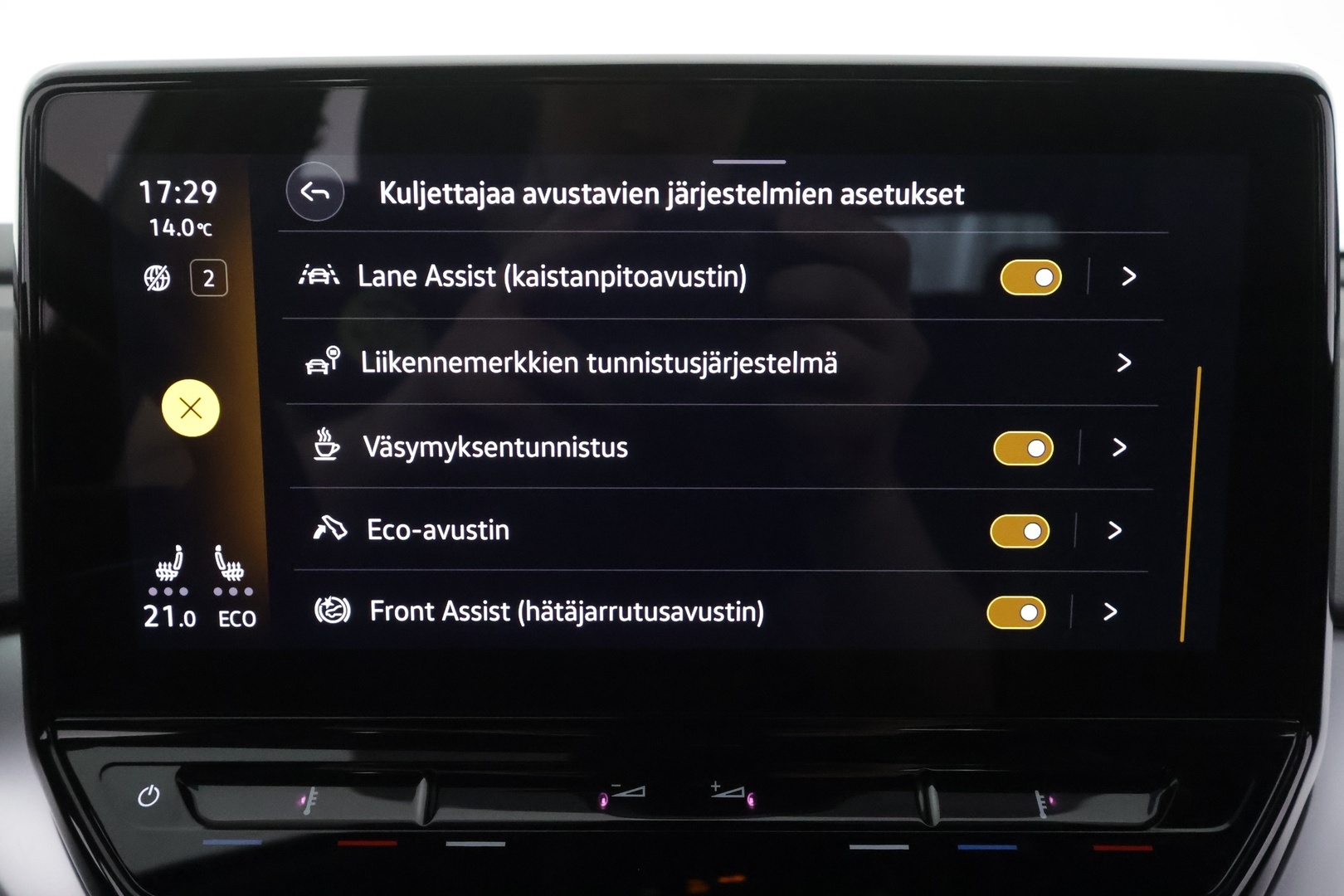 Volkswagen ID.4 2021 Pro Performance 1ST 150 kW, akku 77 kWh * ACC / ILP / Koukku / P.Kamera / LED / Navi / Ratinlämmitin * - Suomi-auto / Kahdet renkaat aluvanteilla / Merkkihuollettu