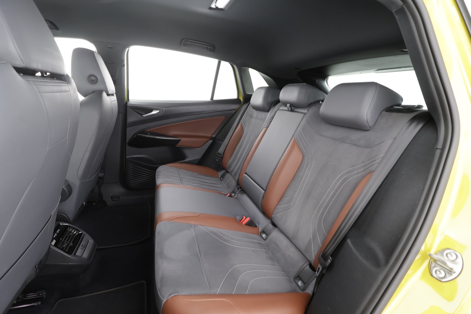 Volkswagen ID.4 2021 Pro Performance 1ST 150 kW, akku 77 kWh * ACC / ILP / Koukku / P.Kamera / LED / Navi / Ratinlämmitin * - Suomi-auto / Kahdet renkaat aluvanteilla / Merkkihuollettu