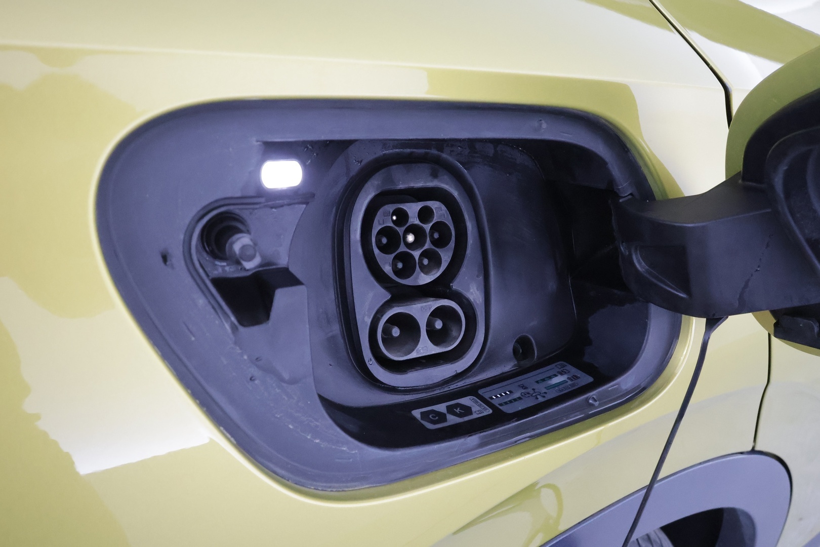 Volkswagen ID.4 2021 Pro Performance 1ST 150 kW, akku 77 kWh * ACC / ILP / Koukku / P.Kamera / LED / Navi / Ratinlämmitin * - Suomi-auto / Kahdet renkaat aluvanteilla / Merkkihuollettu