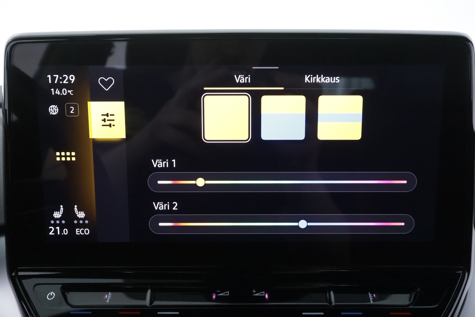 Volkswagen ID.4 2021 Pro Performance 1ST 150 kW, akku 77 kWh * ACC / ILP / Koukku / P.Kamera / LED / Navi / Ratinlämmitin * - Suomi-auto / Kahdet renkaat aluvanteilla / Merkkihuollettu