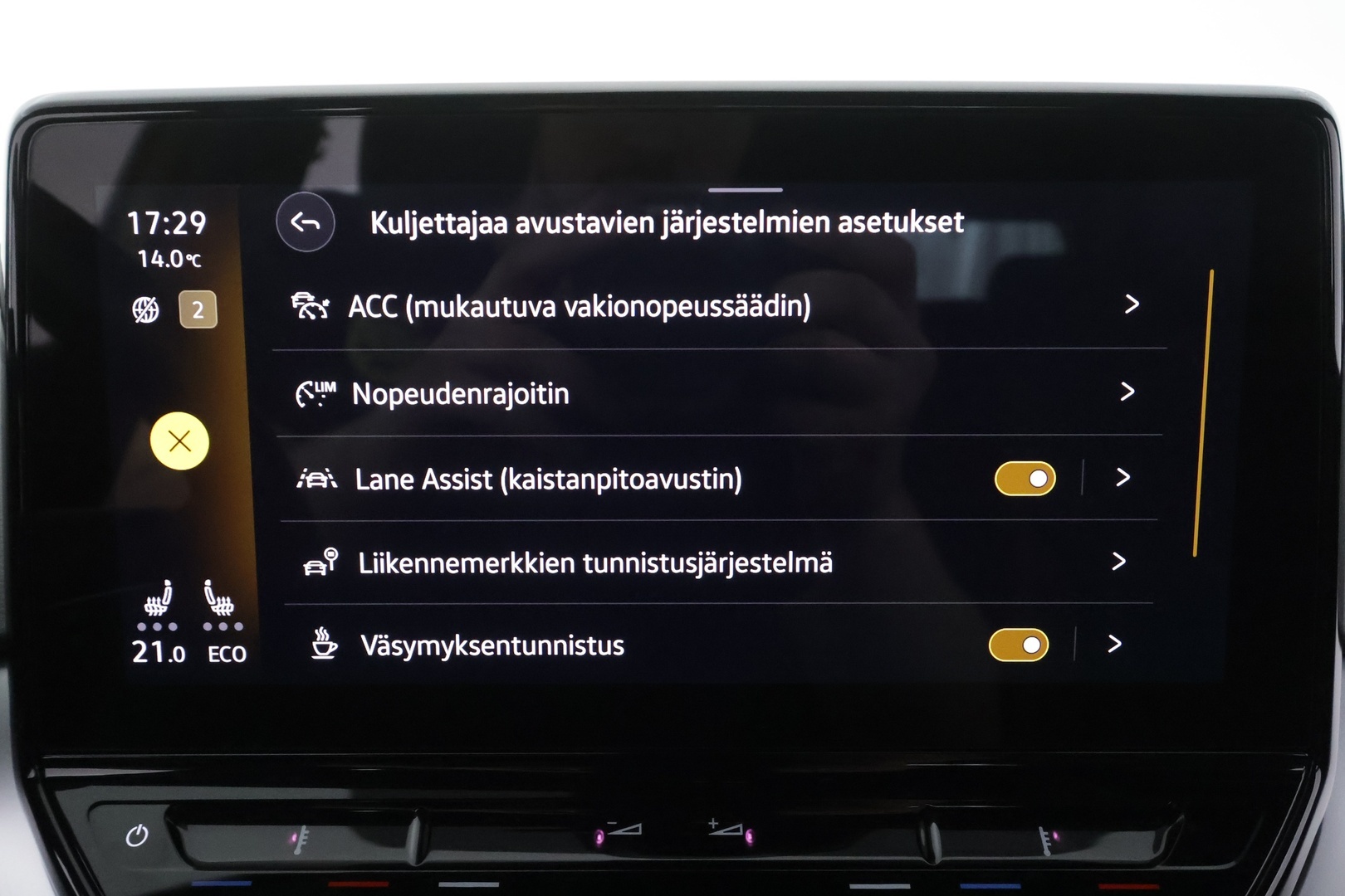 Volkswagen ID.4 2021 Pro Performance 1ST 150 kW, akku 77 kWh * ACC / ILP / Koukku / P.Kamera / LED / Navi / Ratinlämmitin * - Suomi-auto / Kahdet renkaat aluvanteilla / Merkkihuollettu
