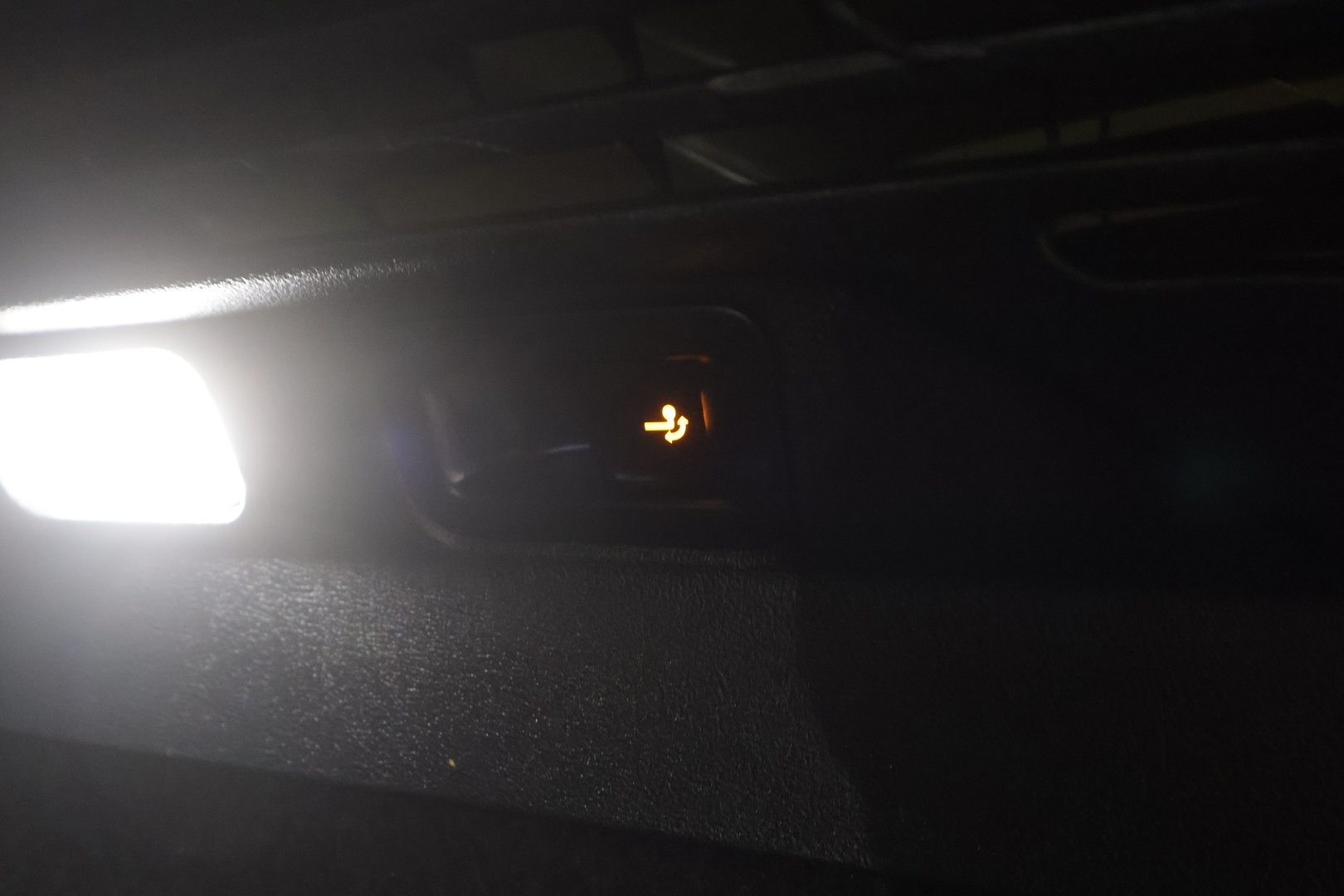 Volkswagen ID.4 2021 Pro Performance 1ST 150 kW, akku 77 kWh * ACC / ILP / Koukku / P.Kamera / LED / Navi / Ratinlämmitin * - Suomi-auto / Kahdet renkaat aluvanteilla / Merkkihuollettu