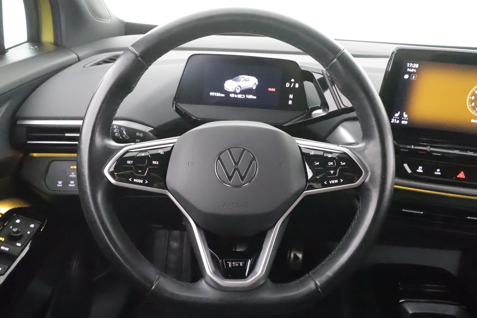Volkswagen ID.4 2021 Pro Performance 1ST 150 kW, akku 77 kWh * ACC / ILP / Koukku / P.Kamera / LED / Navi / Ratinlämmitin * - Suomi-auto / Kahdet renkaat aluvanteilla / Merkkihuollettu