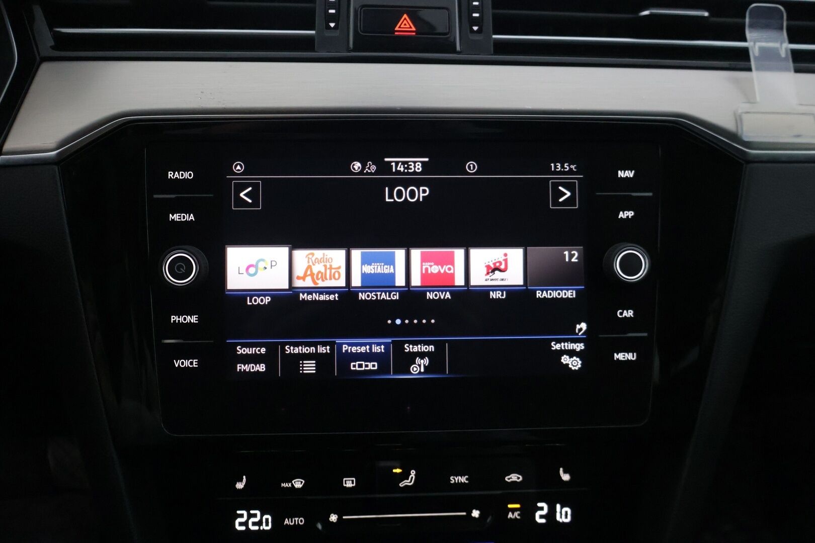 Volkswagen Passat 2021 Passat Variant R-Line 2,0 TDI EVO SCR 110 kW DSG-automaatti - | R-Line | ALV | Webasto | ACC | Koukku | Ratinlämmitin | Nahka-alcantara | LED | Ambient | Kattavasti huollettu | 